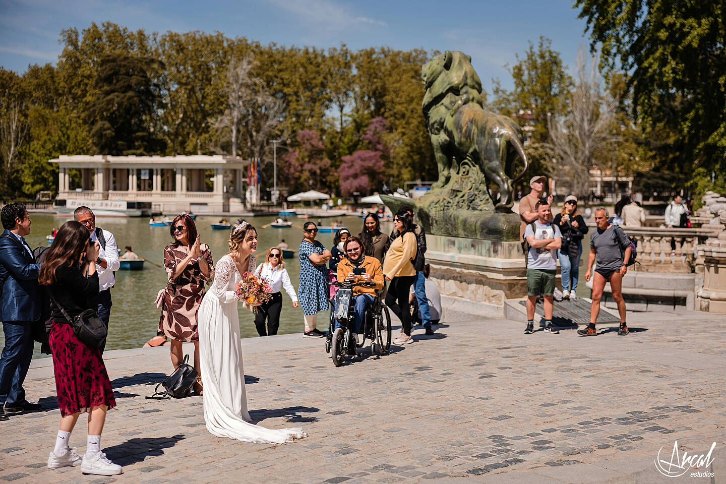179_Mariola y Héctor, H&M Duo, Elopement Wedding en madrid, notaria frente a la casa de cristal, parque de retiro, notaria, Redes Sociales