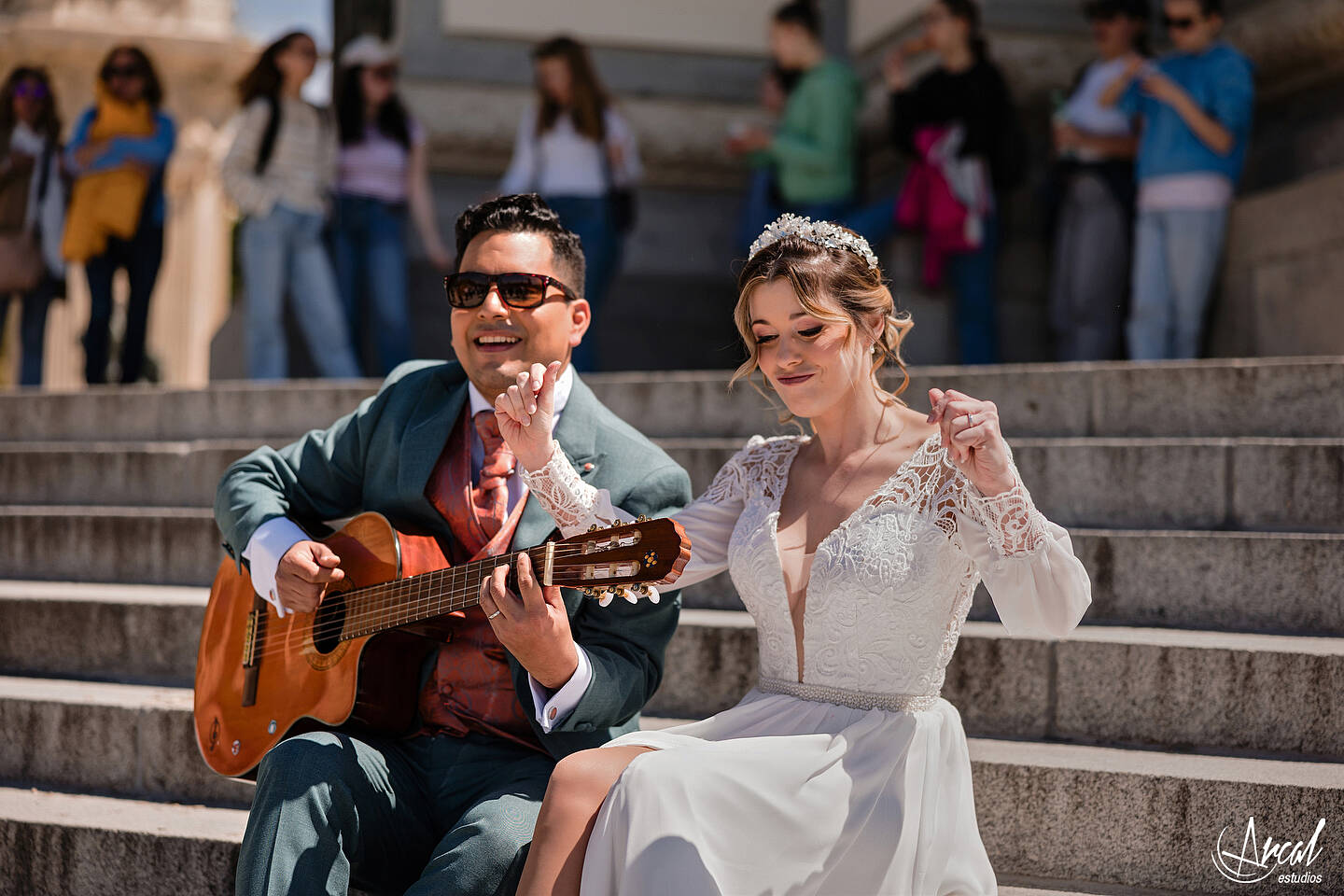 206_Mariola y Héctor, H&M Duo, Elopement Wedding en madrid, notaria frente a la casa de cristal, parque de retiro, notaria, Redes Sociales