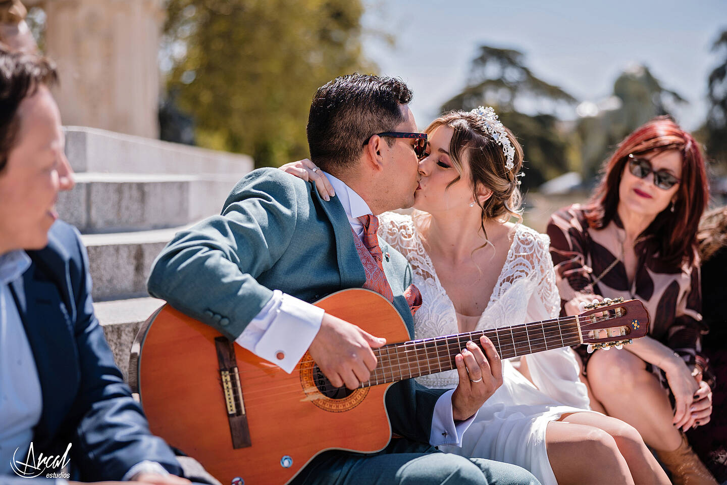 211_Mariola y Héctor, H&M Duo, Elopement Wedding en madrid, notaria frente a la casa de cristal, parque de retiro, notaria, Redes Sociales