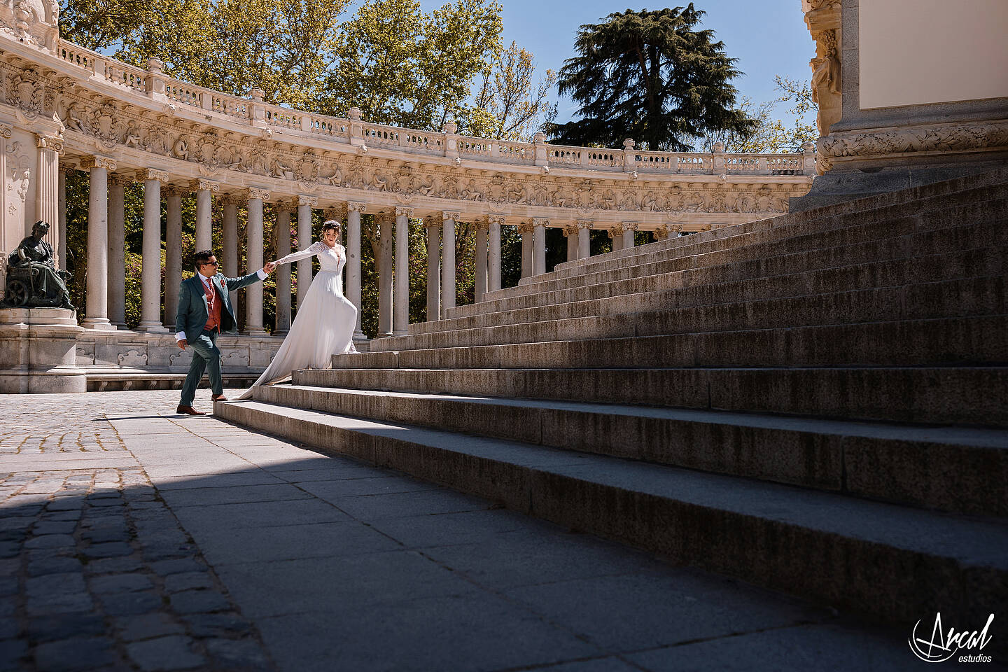 215_Mariola y Héctor, H&M Duo, Elopement Wedding en madrid, notaria frente a la casa de cristal, parque de retiro, notaria, Redes Sociales