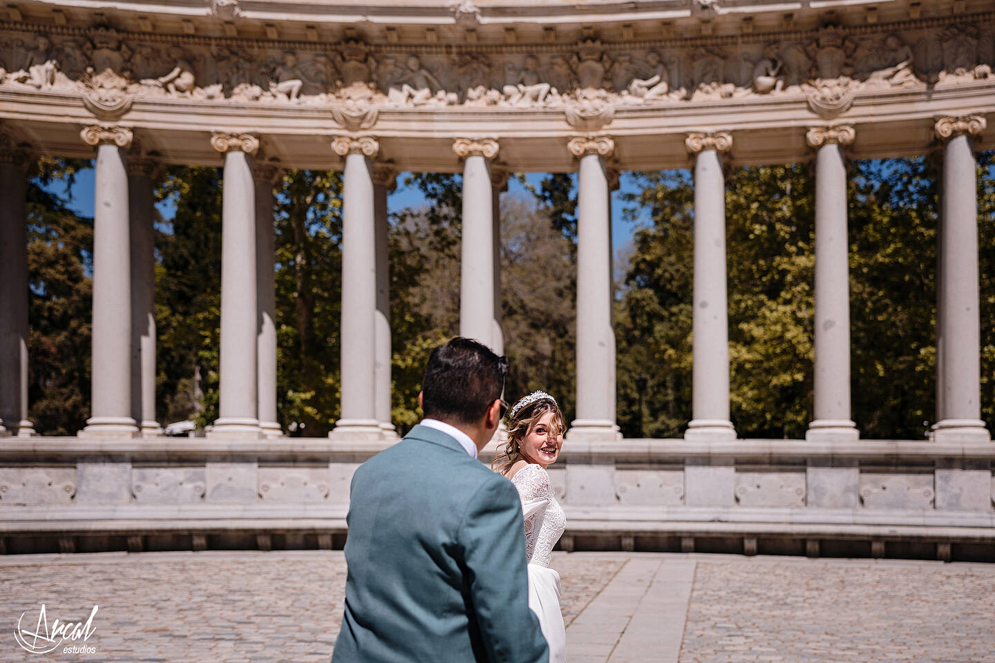 220_Mariola y Héctor, H&M Duo, Elopement Wedding en madrid, notaria frente a la casa de cristal, parque de retiro, notaria, Redes Sociales