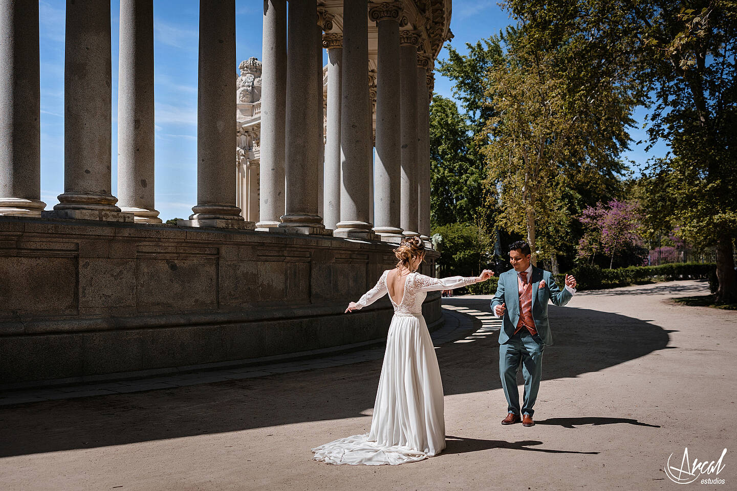 233_Mariola y Héctor, H&M Duo, Elopement Wedding en madrid, notaria frente a la casa de cristal, parque de retiro, notaria, Redes Sociales