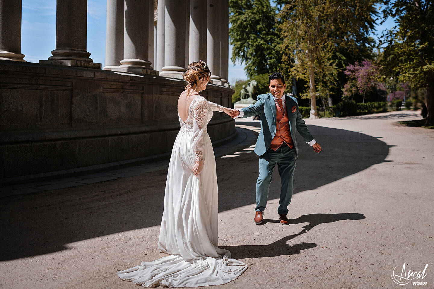 236_Mariola y Héctor, H&M Duo, Elopement Wedding en madrid, notaria frente a la casa de cristal, parque de retiro, notaria, Redes Sociales