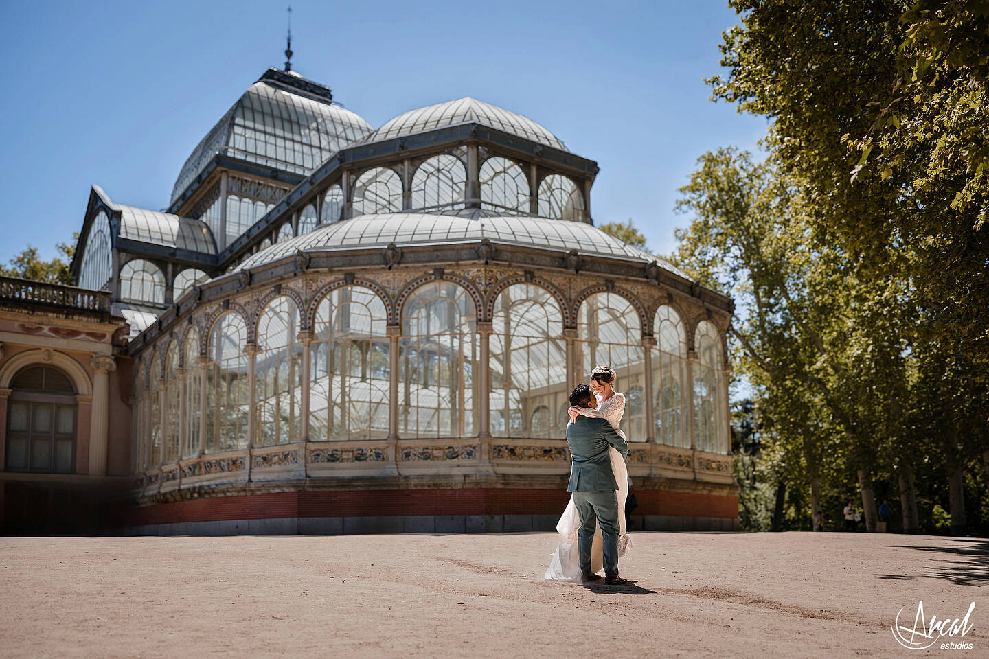 244_Mariola y Héctor, H&M Duo, Elopement Wedding en madrid, notaria frente a la casa de cristal, parque de retiro, notaria, Redes Sociales