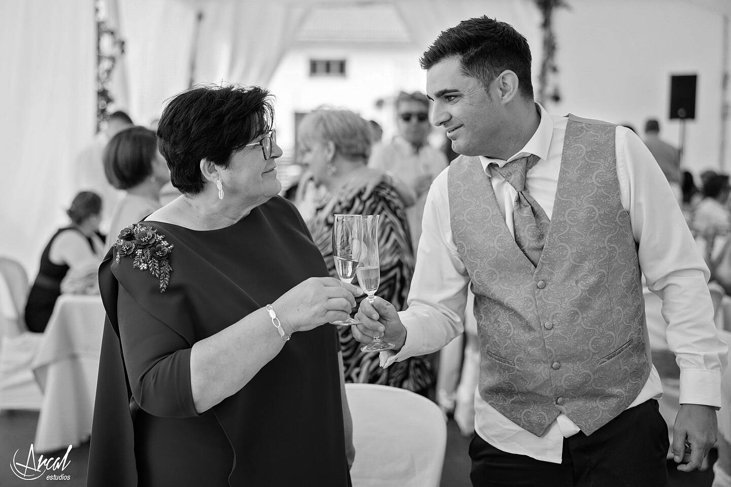 387_Alicia y Jose, casamiento en Parroquia de San Simón y San Judas y boda en finca en Alcalá de la Selva, Teruel.jpg_BYNA