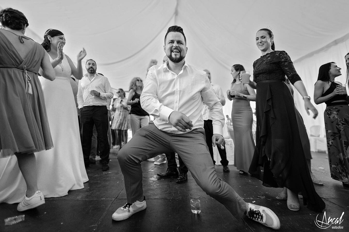 448_Alicia y Jose, casamiento en Parroquia de San Simón y San Judas y boda en finca en Alcalá de la Selva, Teruel.jpg_BYN