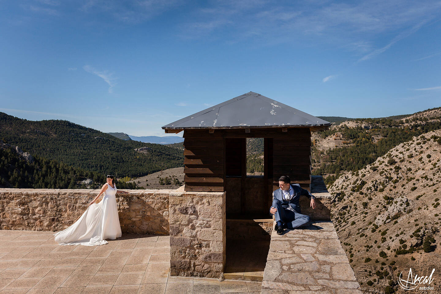 006_Alicia y Jose, postboda en el castillo de los Heredia, en Alcalá de la Selva, comarca de Gúdar-Javalambre, Teruel.JPG_Redes Sociales