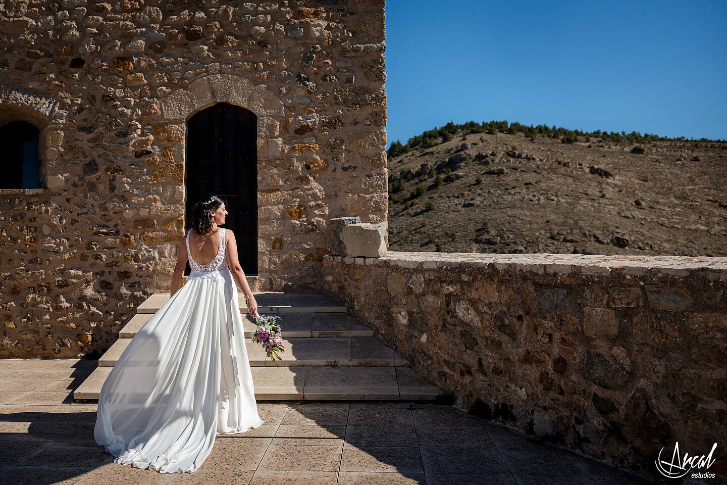 012_Alicia y Jose, postboda en el castillo de los Heredia, en Alcalá de la Selva, comarca de Gúdar-Javalambre, Teruel.JPG_Redes Sociales