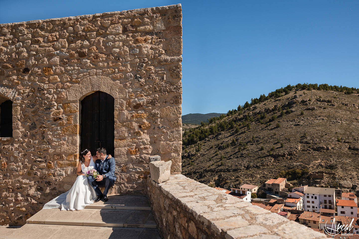 014_Alicia y Jose, postboda en el castillo de los Heredia, en Alcalá de la Selva, comarca de Gúdar-Javalambre, Teruel.JPG_Redes Sociales