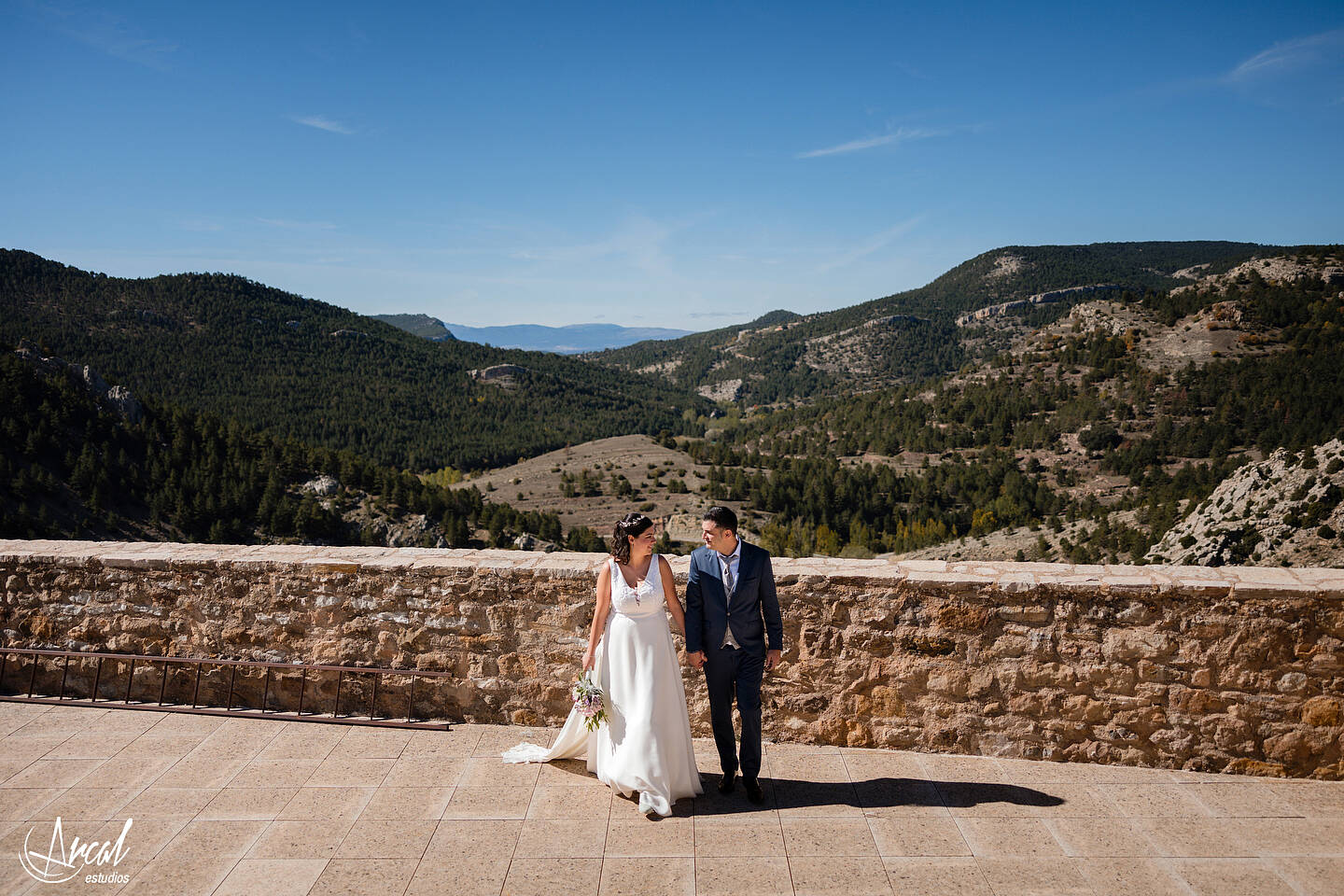 015_Alicia y Jose, postboda en el castillo de los Heredia, en Alcalá de la Selva, comarca de Gúdar-Javalambre, TeruelA.JPG_Redes Sociales