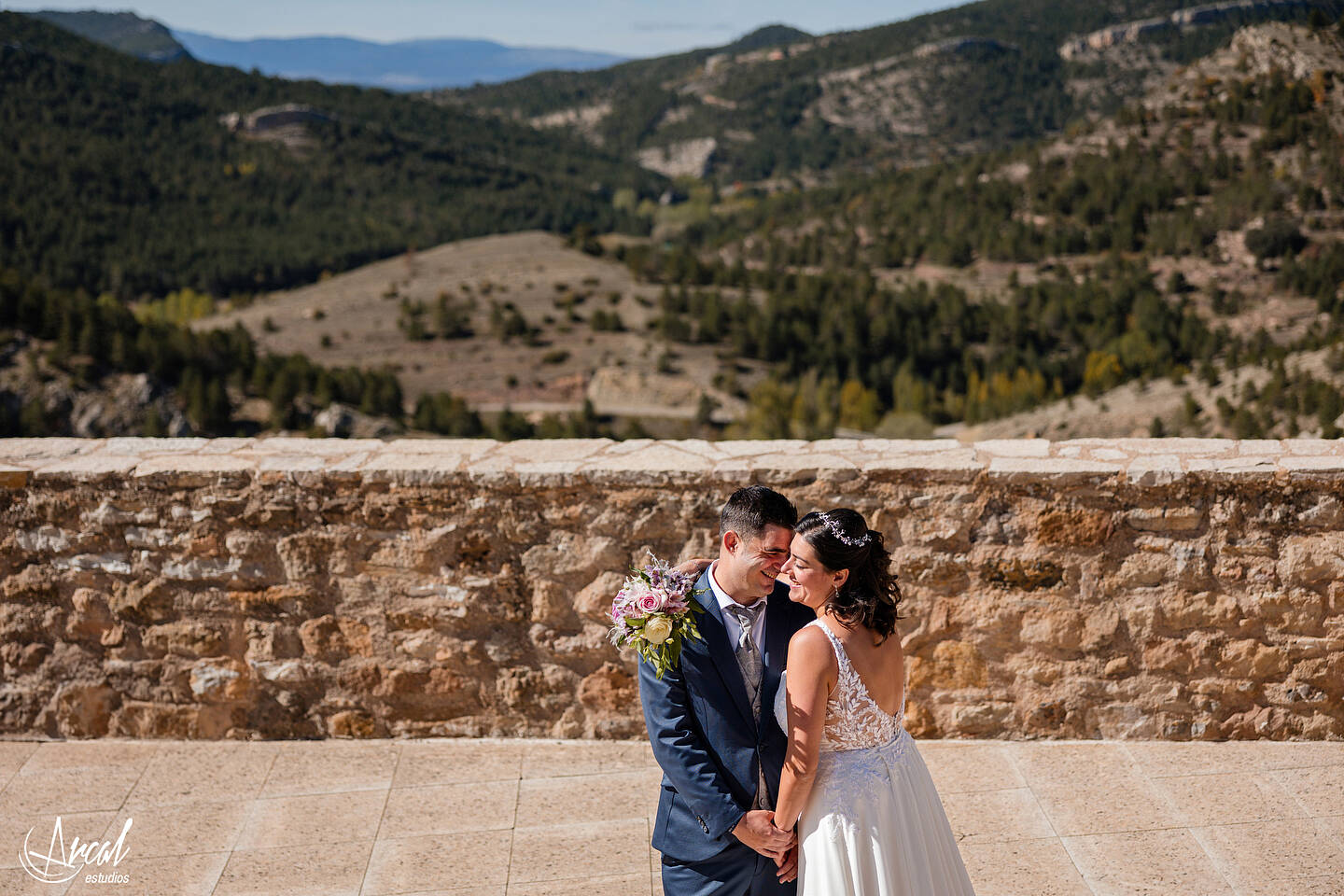 019_Alicia y Jose, postboda en el castillo de los Heredia, en Alcalá de la Selva, comarca de Gúdar-Javalambre, TeruelA.JPG_Redes Sociales