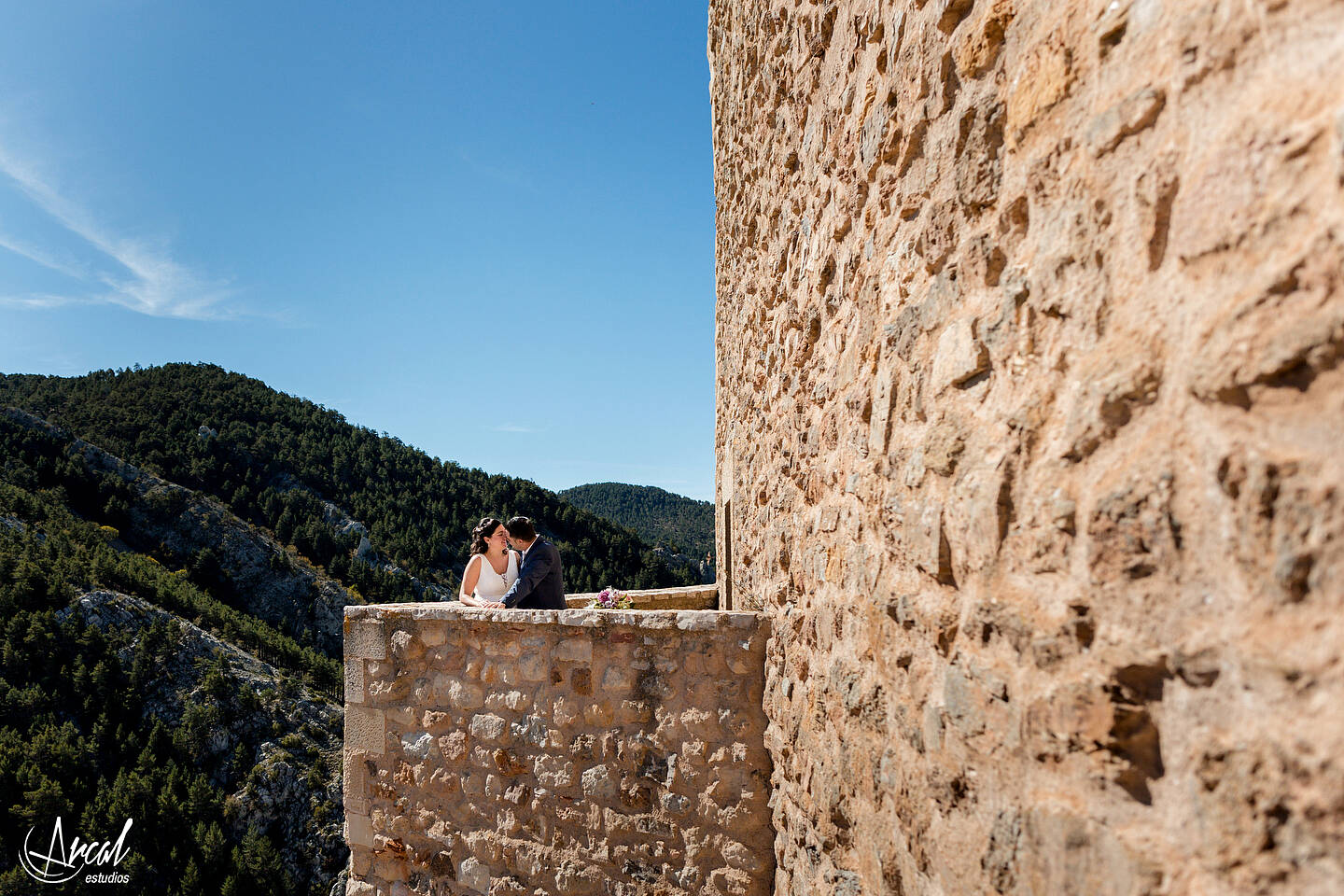 027_Alicia y Jose, postboda en el castillo de los Heredia, en Alcalá de la Selva, comarca de Gúdar-Javalambre, TeruelA.JPG_Redes Sociales