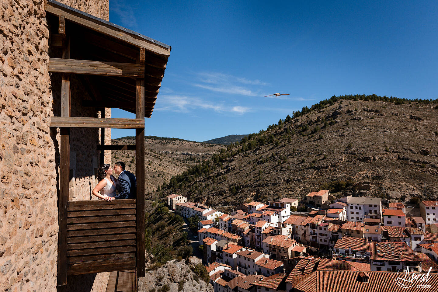 033_Alicia y Jose, postboda en el castillo de los Heredia, en Alcalá de la Selva, comarca de Gúdar-Javalambre, Teruel.JPG_Redes Sociales
