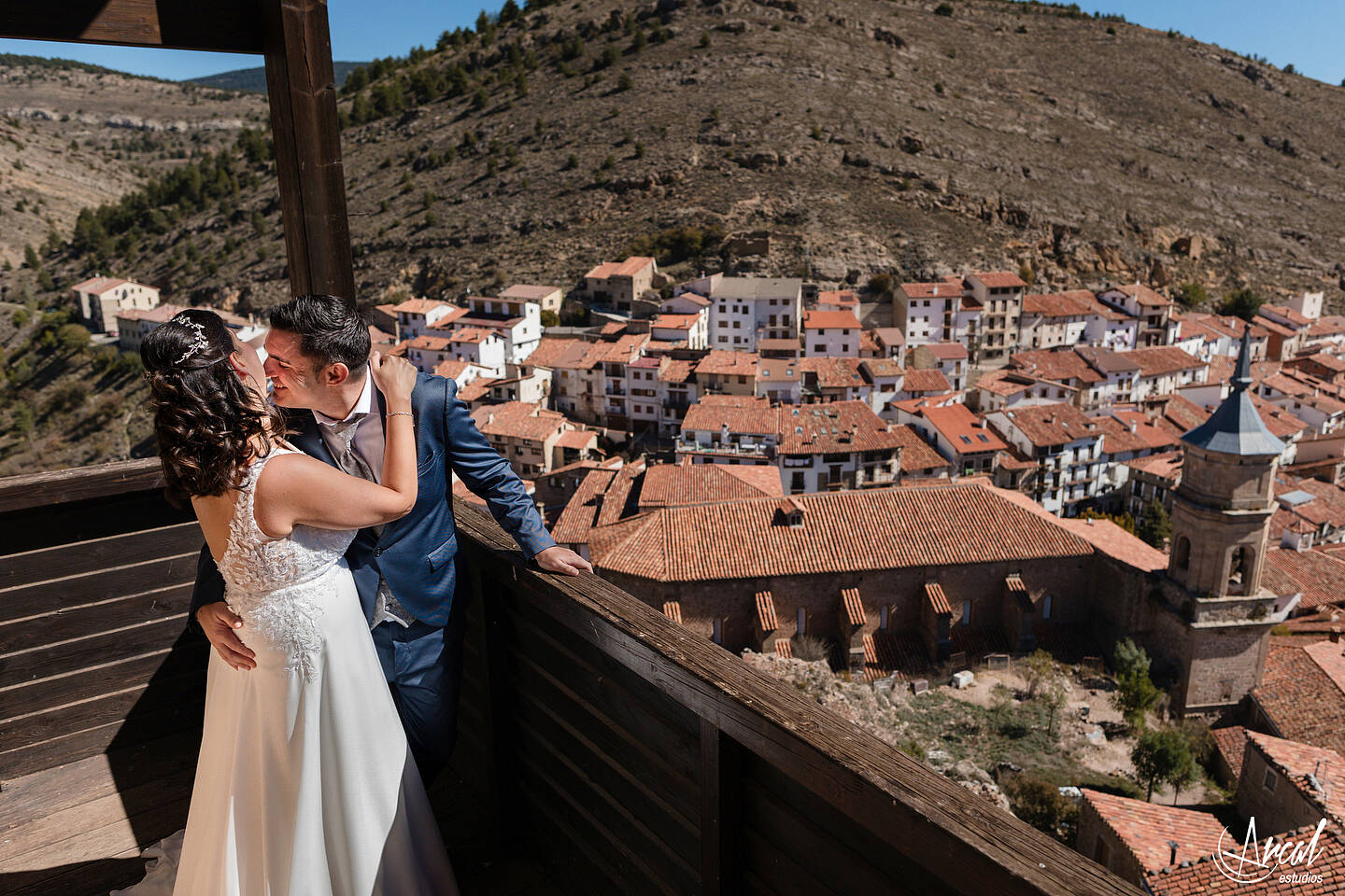 034_Alicia y Jose, postboda en el castillo de los Heredia, en Alcalá de la Selva, comarca de Gúdar-Javalambre, Teruel.JPG_Redes Sociales