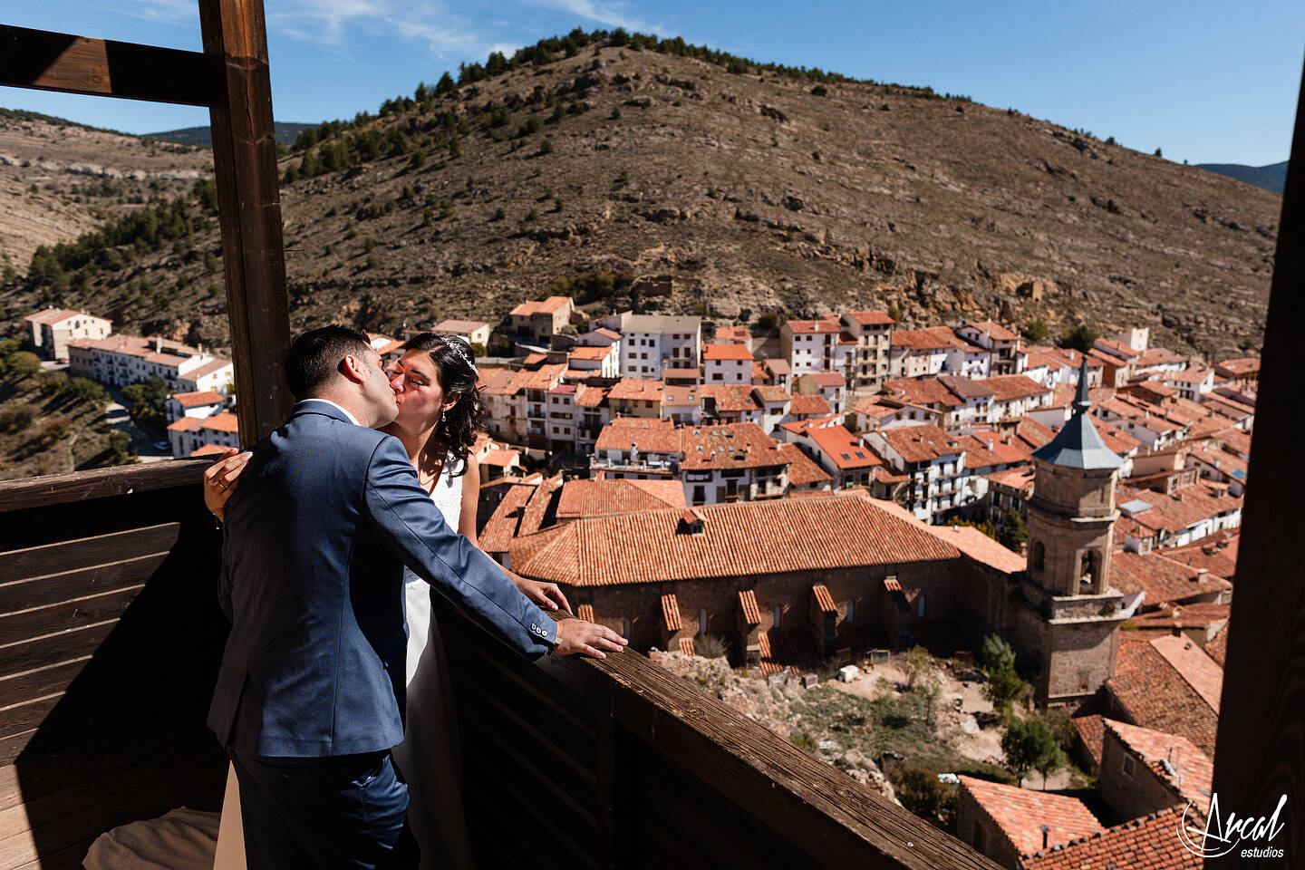 036_Alicia y Jose, postboda en el castillo de los Heredia, en Alcalá de la Selva, comarca de Gúdar-Javalambre, Teruel.JPG_Redes Sociales