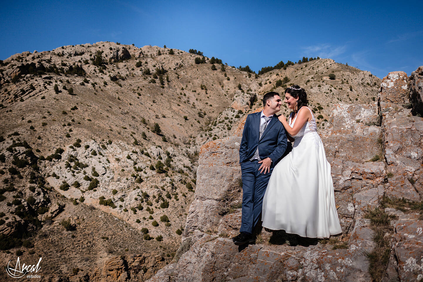 060_Alicia y Jose, postboda en el castillo de los Heredia, en Alcalá de la Selva, comarca de Gúdar-Javalambre, TeruelA.JPG_Redes Sociales