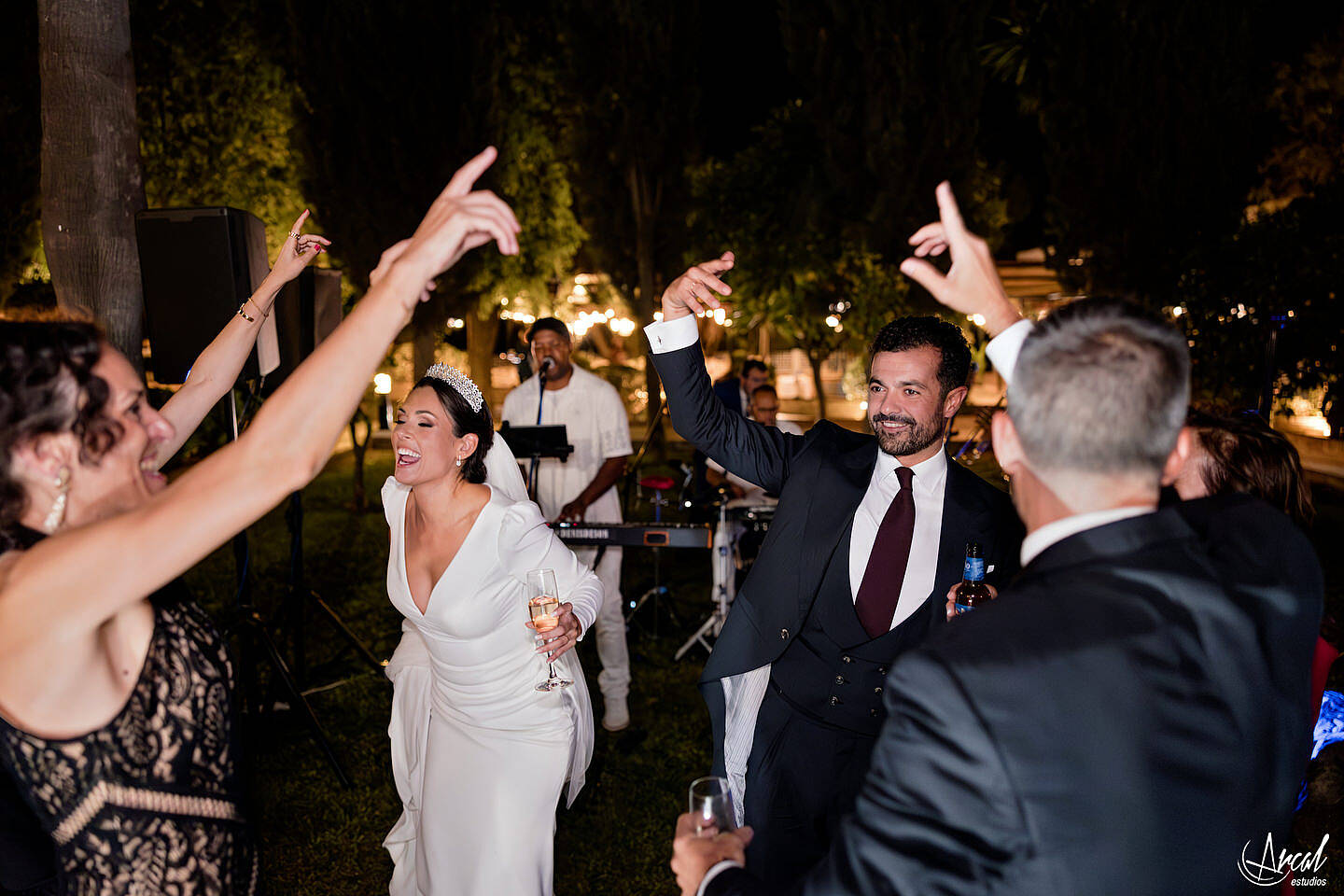 292_Ángela y Francisco boda en hacienda Al-Yamanah de Sanlúcar La Mayor de Sevilla, vestido de novia de pronovias, fotografía y vídeo by Arcal Estudios
