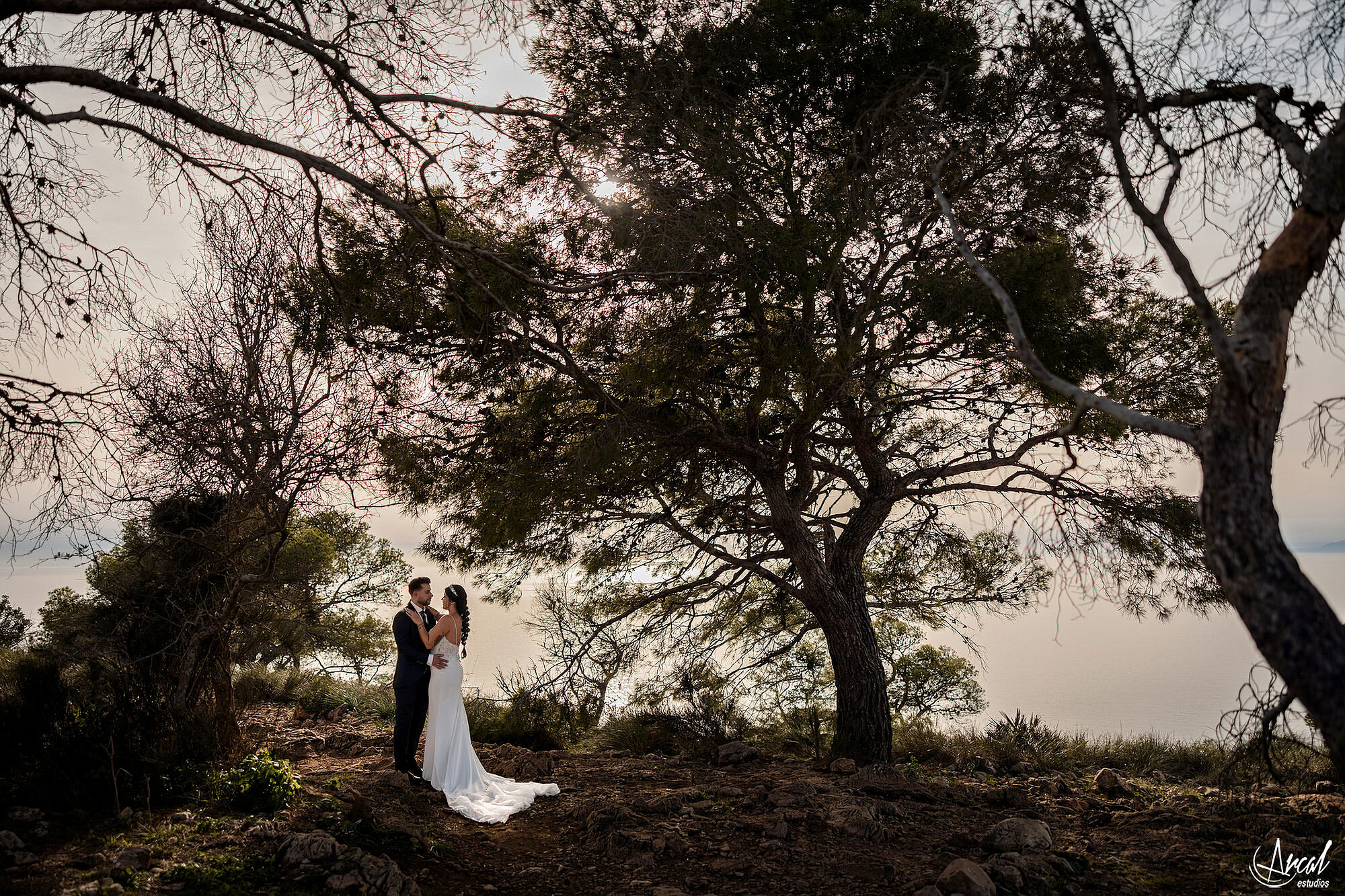 001_mari-a-del-mar-y-alberto-fotos-de-post-boda-en-torre-vigia-de-cerro-gordo-y-playa-de-la-herradura-granada-espan-a-Mejorado-SR