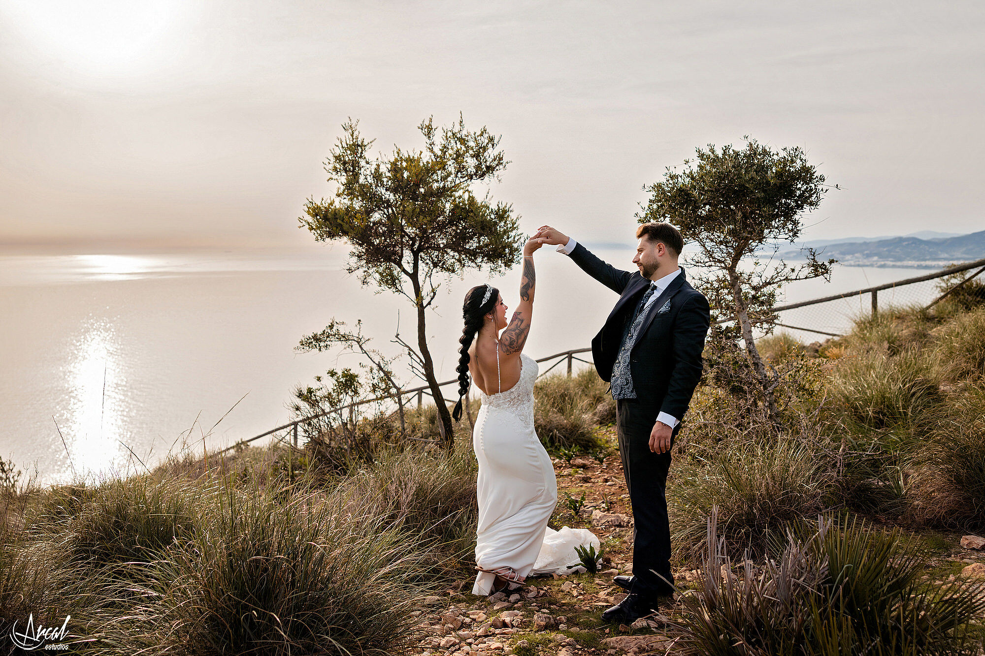 022_mari-a-del-mar-y-alberto-fotos-de-post-boda-en-torre-vigia-de-cerro-gordo-y-playa-de-la-herradura-granada-espan-aa-Mejorado-SR