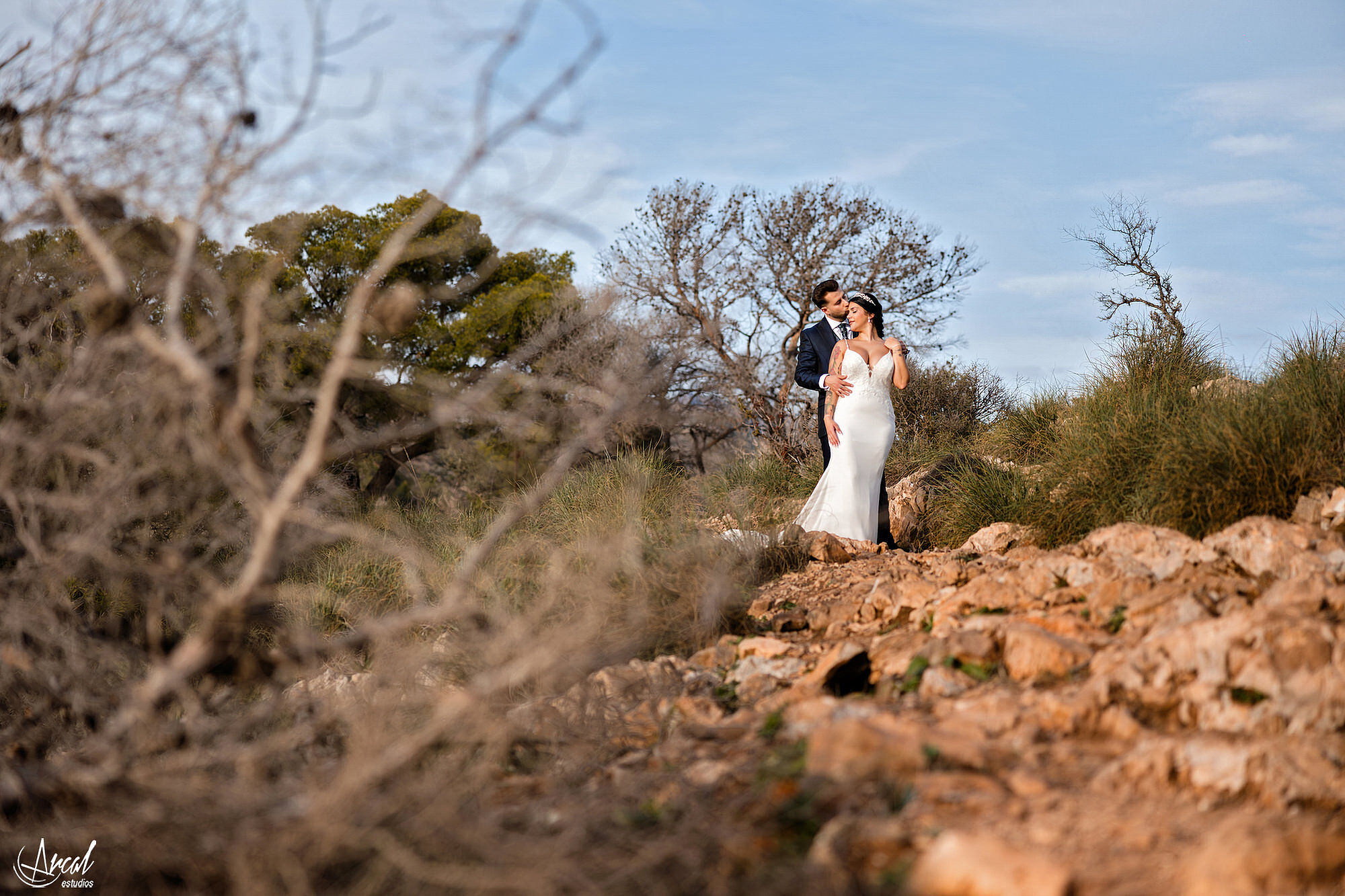 026_mari-a-del-mar-y-alberto-fotos-de-post-boda-en-torre-vigia-de-cerro-gordo-y-playa-de-la-herradura-granada-espan-aa-Mejorado-SR