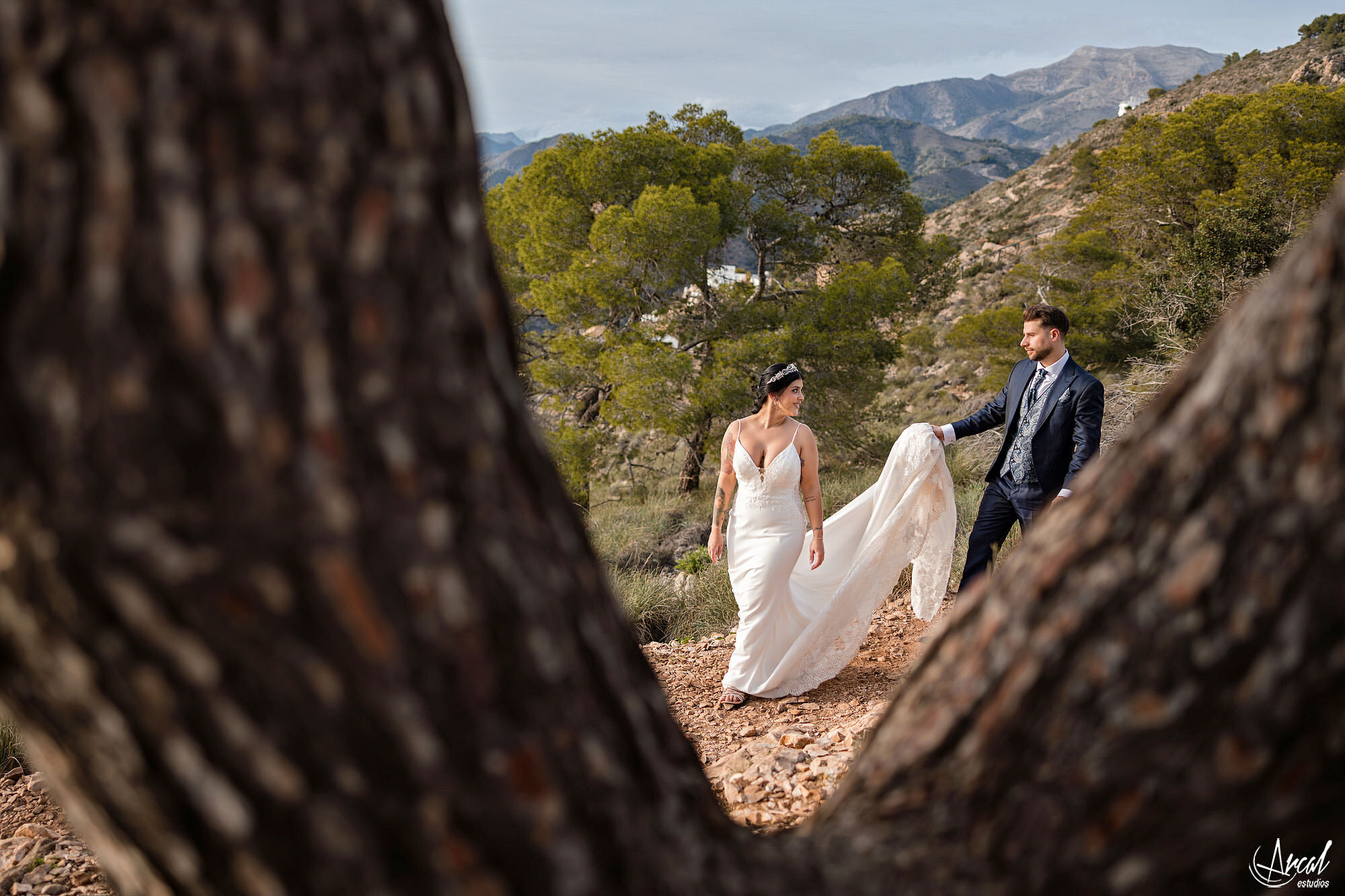 029_mari-a-del-mar-y-alberto-fotos-de-post-boda-en-torre-vigia-de-cerro-gordo-y-playa-de-la-herradura-granada-espan-a-Mejorado-SR