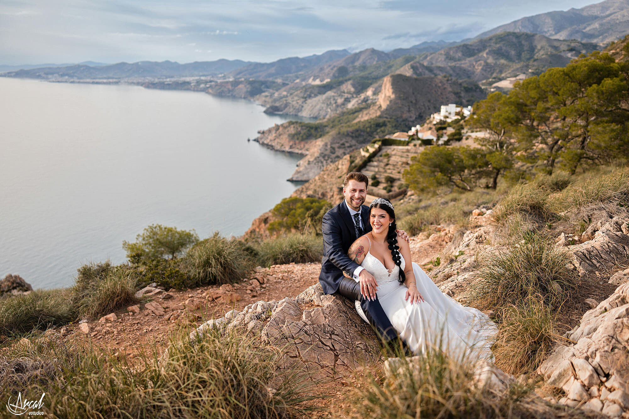 031_mari-a-del-mar-y-alberto-fotos-de-post-boda-en-torre-vigia-de-cerro-gordo-y-playa-de-la-herradura-granada-espan-aa-Mejorado-SR