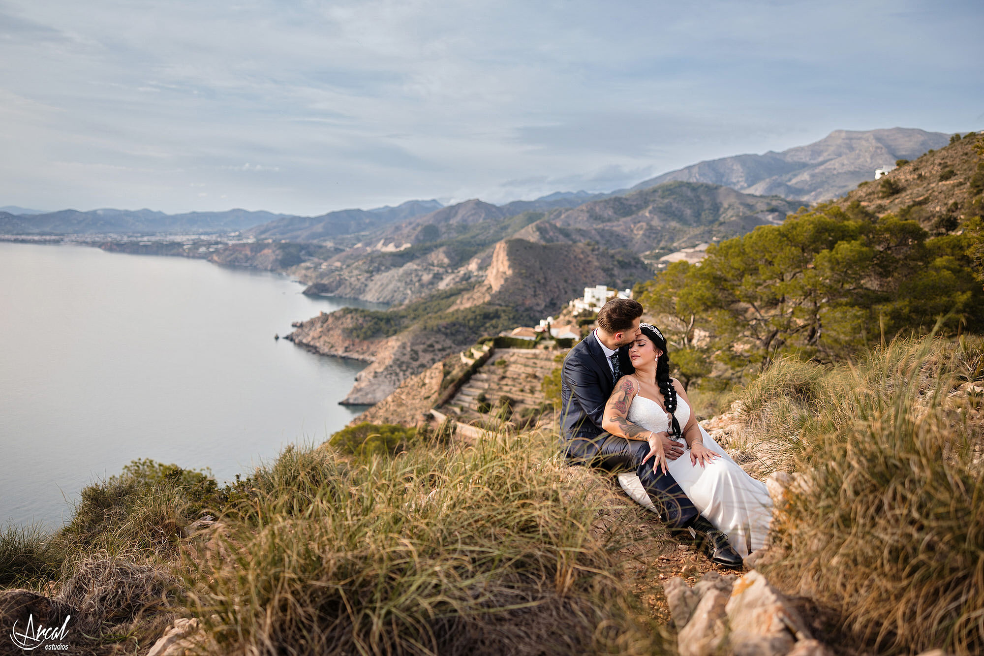 032_mari-a-del-mar-y-alberto-fotos-de-post-boda-en-torre-vigia-de-cerro-gordo-y-playa-de-la-herradura-granada-espan-aa-Mejorado-SR