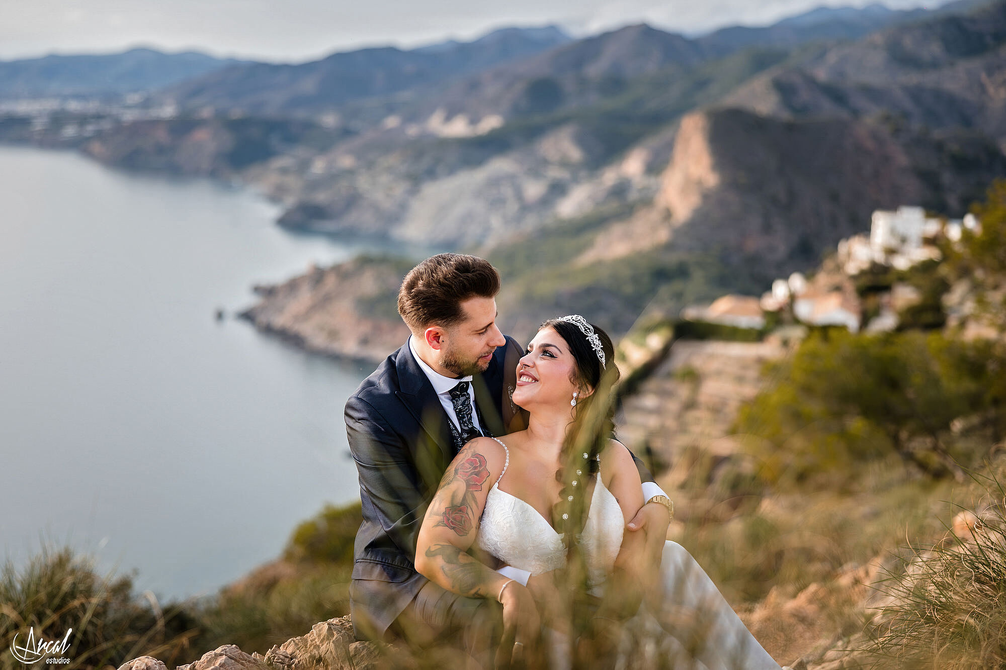 033_mari-a-del-mar-y-alberto-fotos-de-post-boda-en-torre-vigia-de-cerro-gordo-y-playa-de-la-herradura-granada-espan-aa-Mejorado-SR