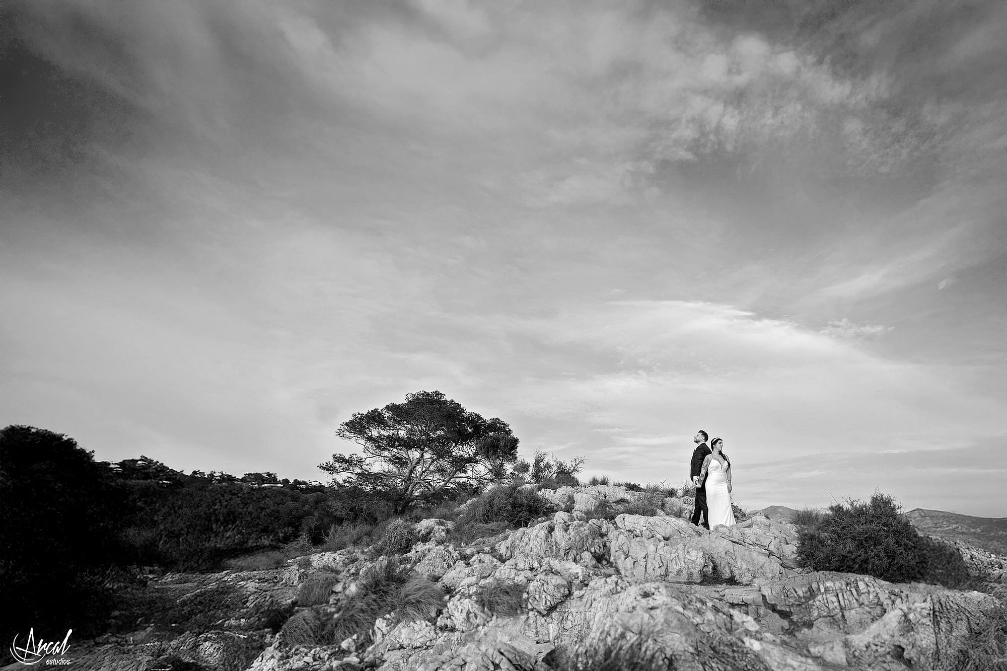 036_mari-a-del-mar-y-alberto-fotos-de-post-boda-en-torre-vigia-de-cerro-gordo-y-playa-de-la-herradura-granada-espan-aa-Mejorado-SR
