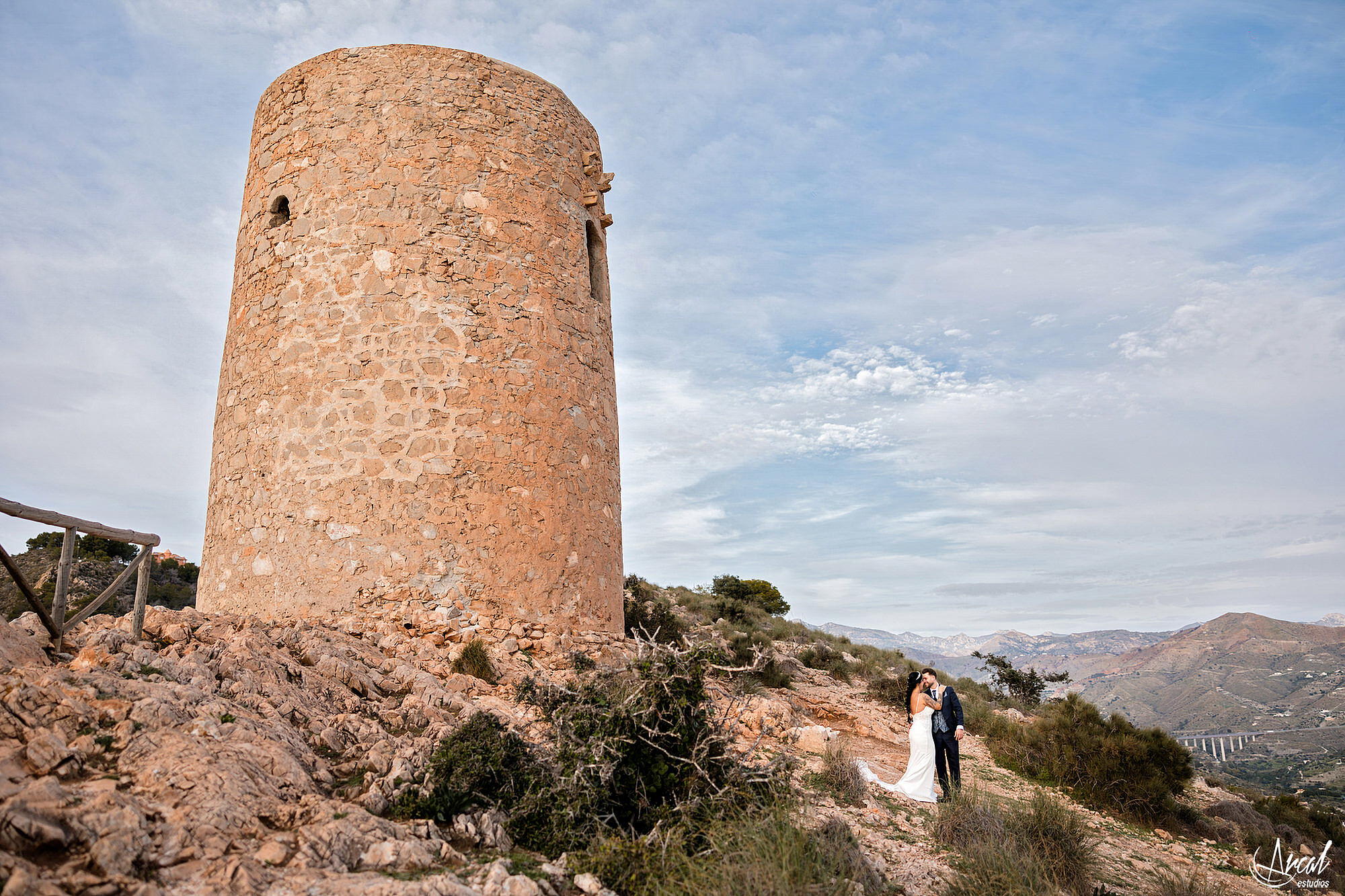 038_mari-a-del-mar-y-alberto-fotos-de-post-boda-en-torre-vigia-de-cerro-gordo-y-playa-de-la-herradura-granada-espan-a-Mejorado-SR