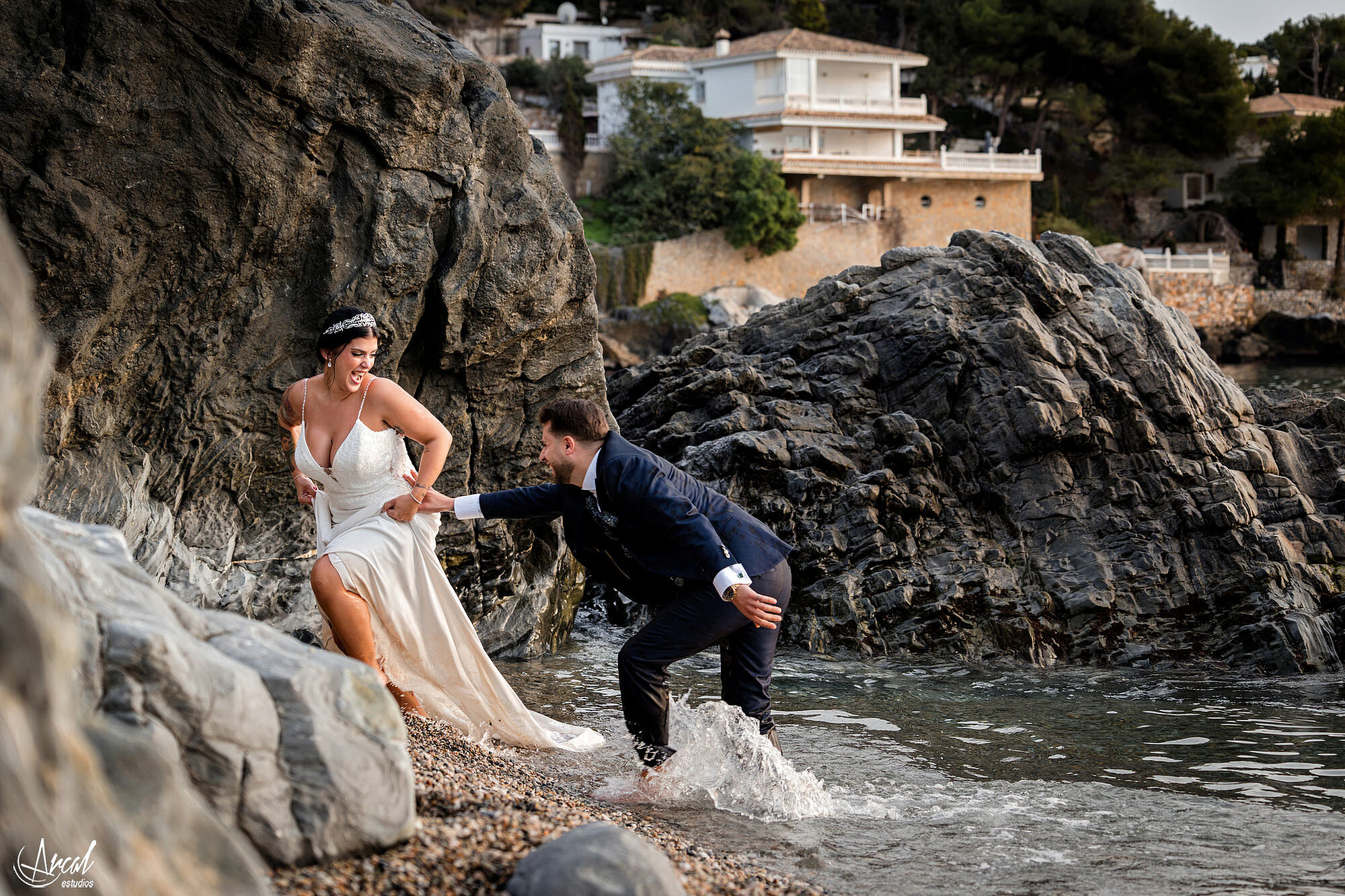 066_mari-a-del-mar-y-alberto-fotos-de-post-boda-en-torre-vigia-de-cerro-gordo-y-playa-de-la-herradura-granada-espan-aa-Mejorado-SR
