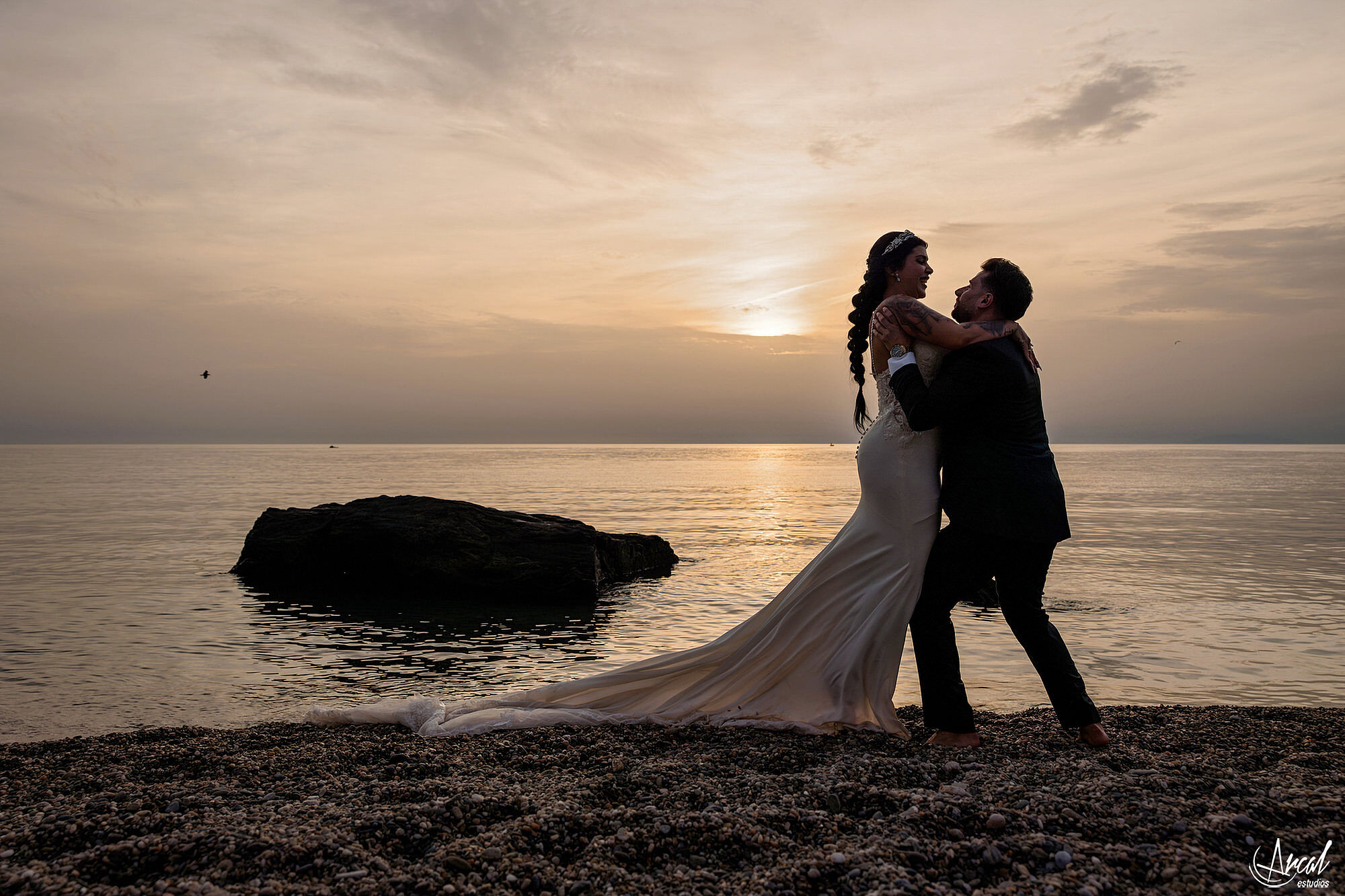 067_mari-a-del-mar-y-alberto-fotos-de-post-boda-en-torre-vigia-de-cerro-gordo-y-playa-de-la-herradura-granada-espan-a-Mejorado-SR