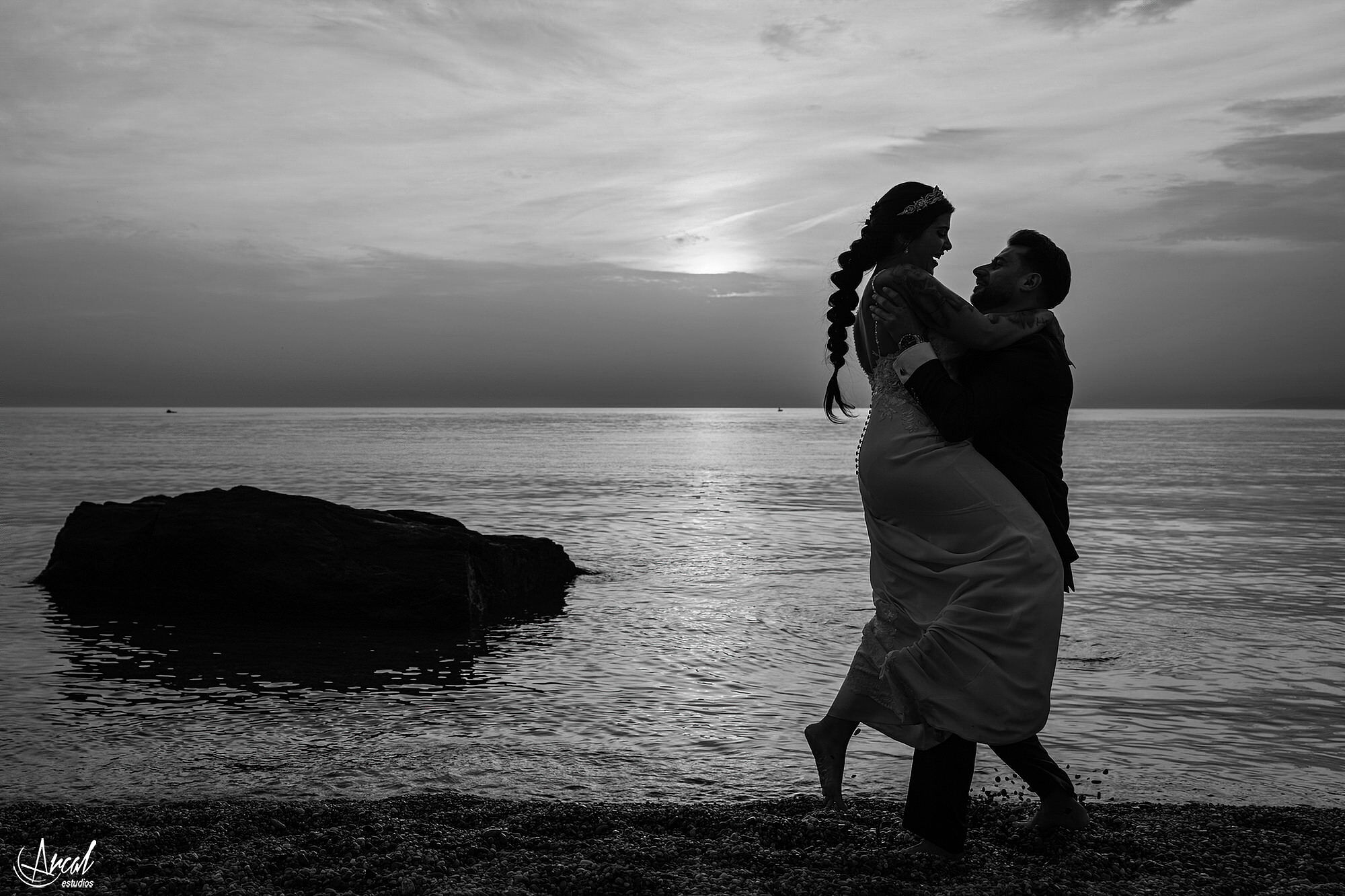 068_mari-a-del-mar-y-alberto-fotos-de-post-boda-en-torre-vigia-de-cerro-gordo-y-playa-de-la-herradura-granada-espan-aa-Mejorado-SR