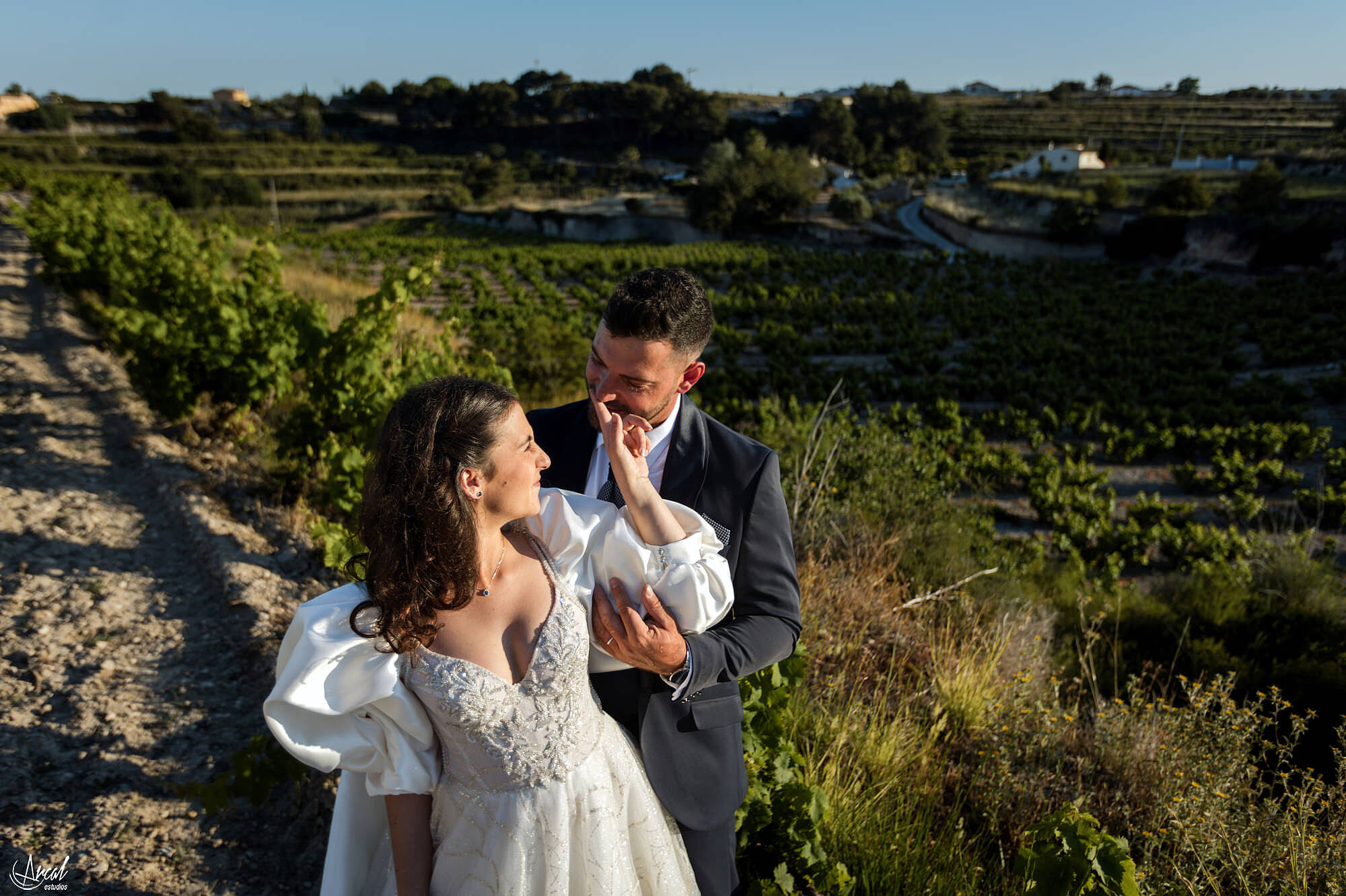 085_sesion-postboda-vinedo-laura-eduardo-moraira-moscatel-MejoradoA