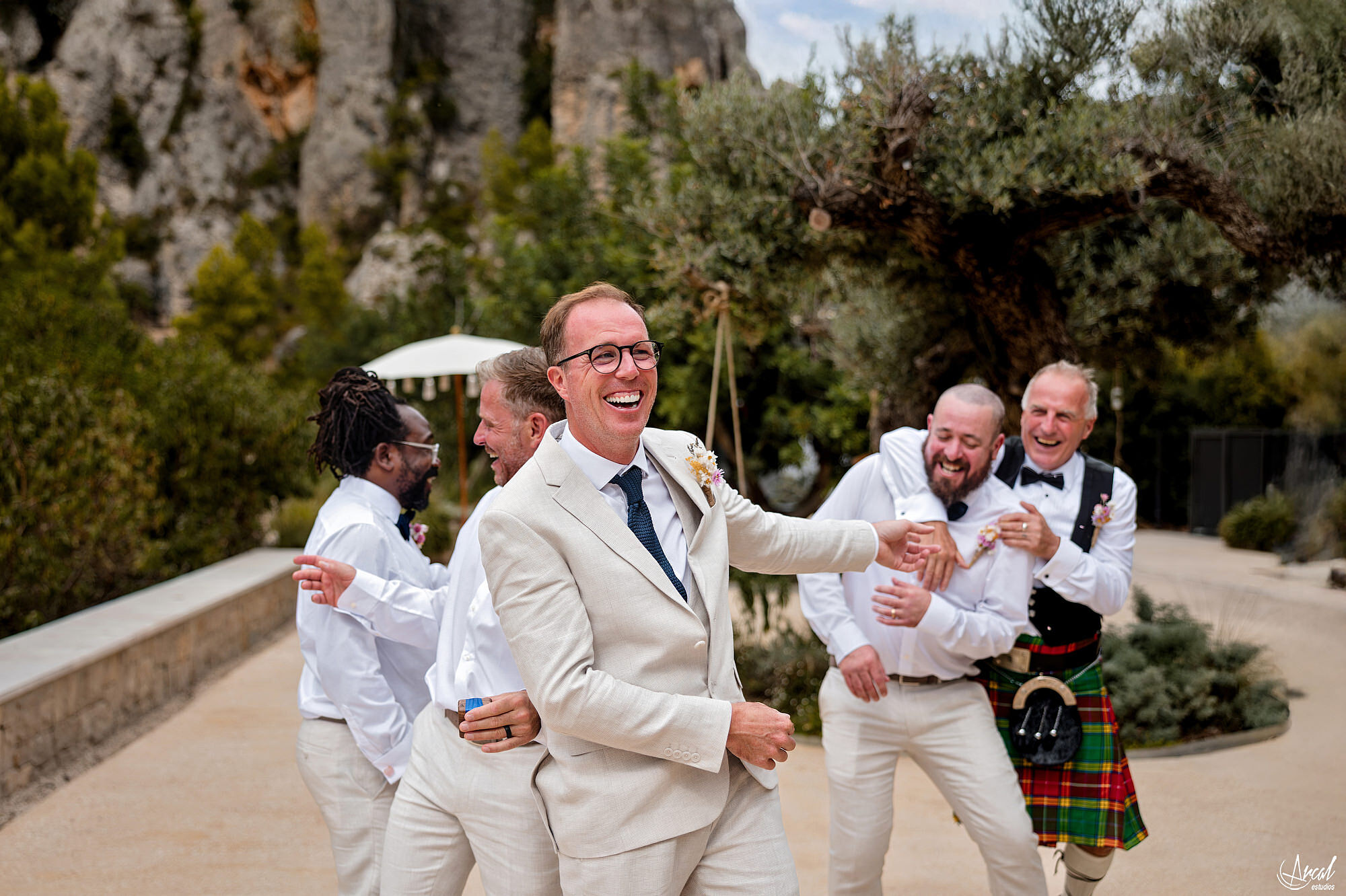 008_boda-vivood-landscape-hotel-guadalest-novios-rio-hamish-arcal-estudios