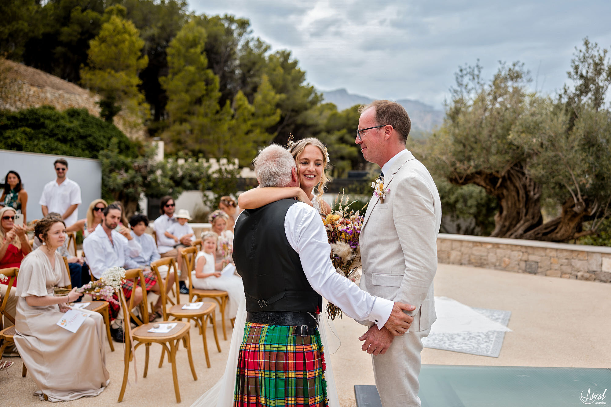 017_boda-vivood-landscape-hotel-guadalest-novios-rio-hamish-arcal-estudios