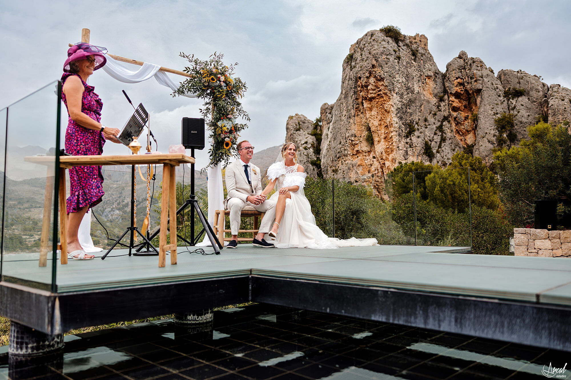 019_boda-vivood-landscape-hotel-guadalest-novios-rio-hamish-arcal-estudios