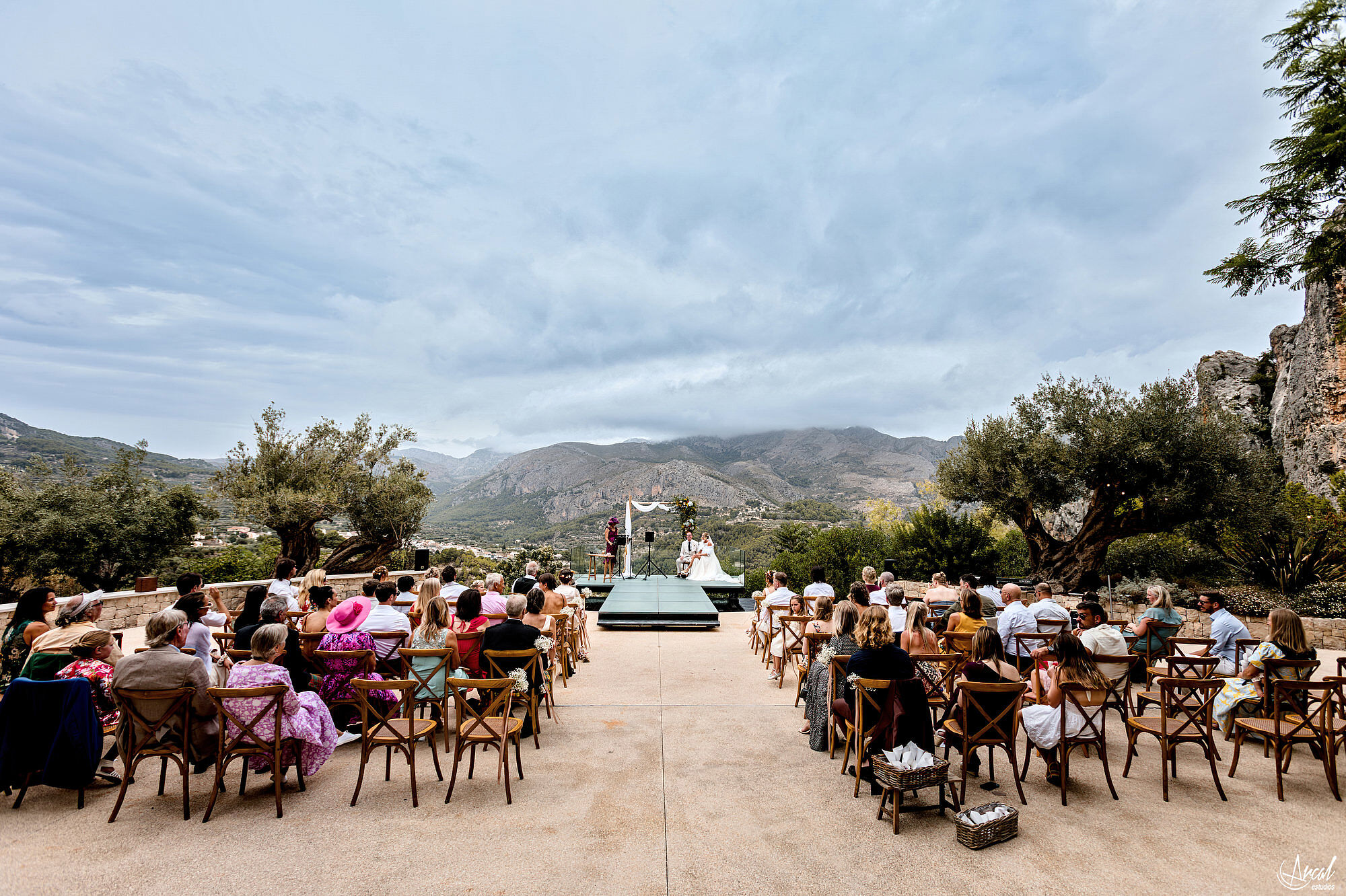 020_boda-vivood-landscape-hotel-guadalest-novios-rio-hamish-arcal-estudios