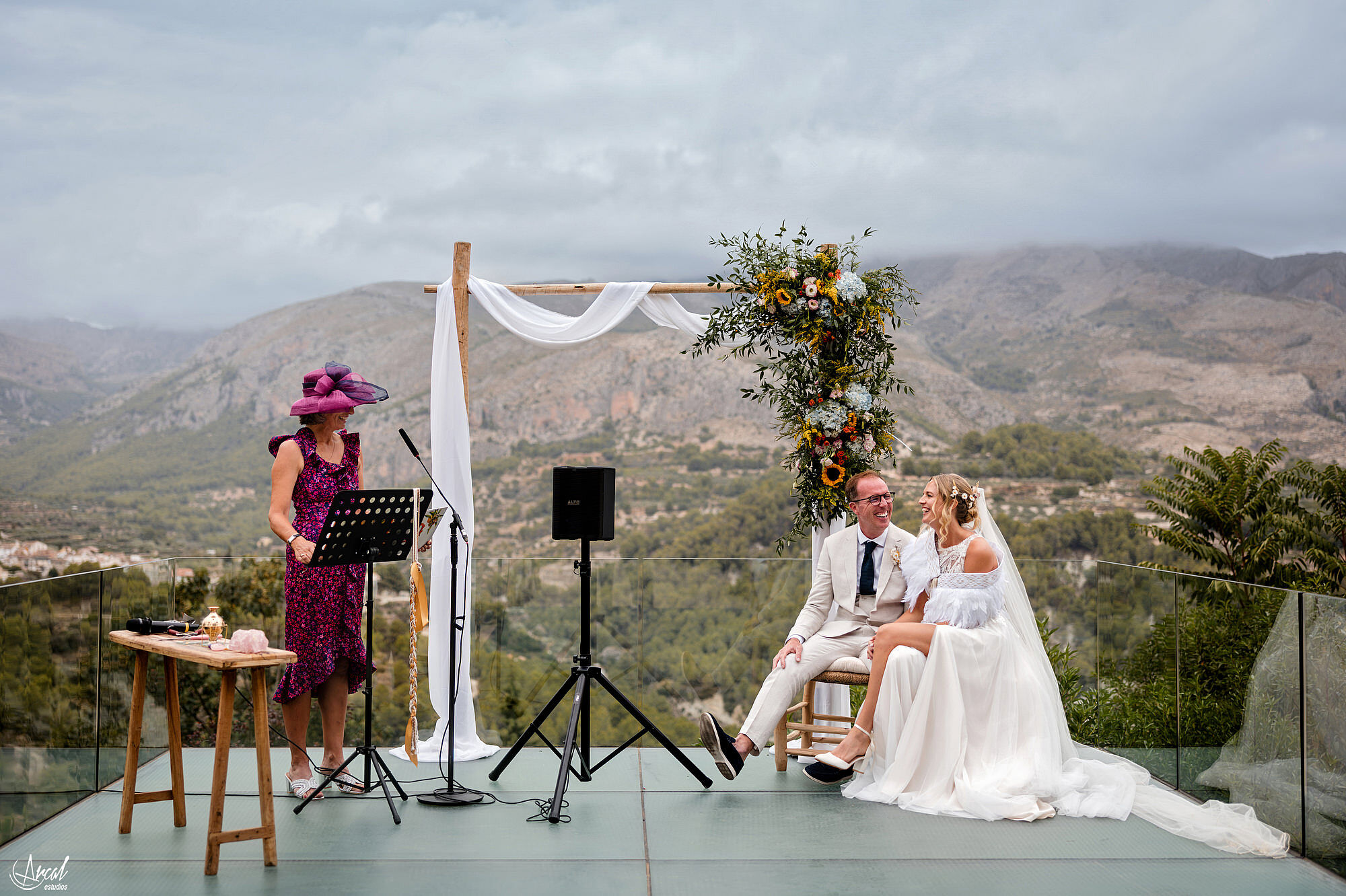 021_boda-vivood-landscape-hotel-guadalest-novios-rio-hamish-arcal-estudios