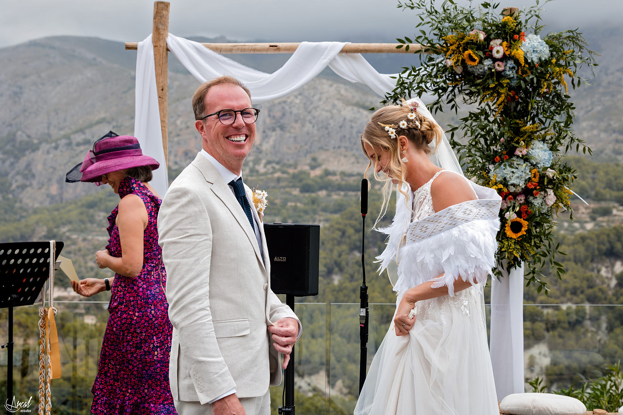 023_boda-vivood-landscape-hotel-guadalest-novios-rio-hamish-arcal-estudios