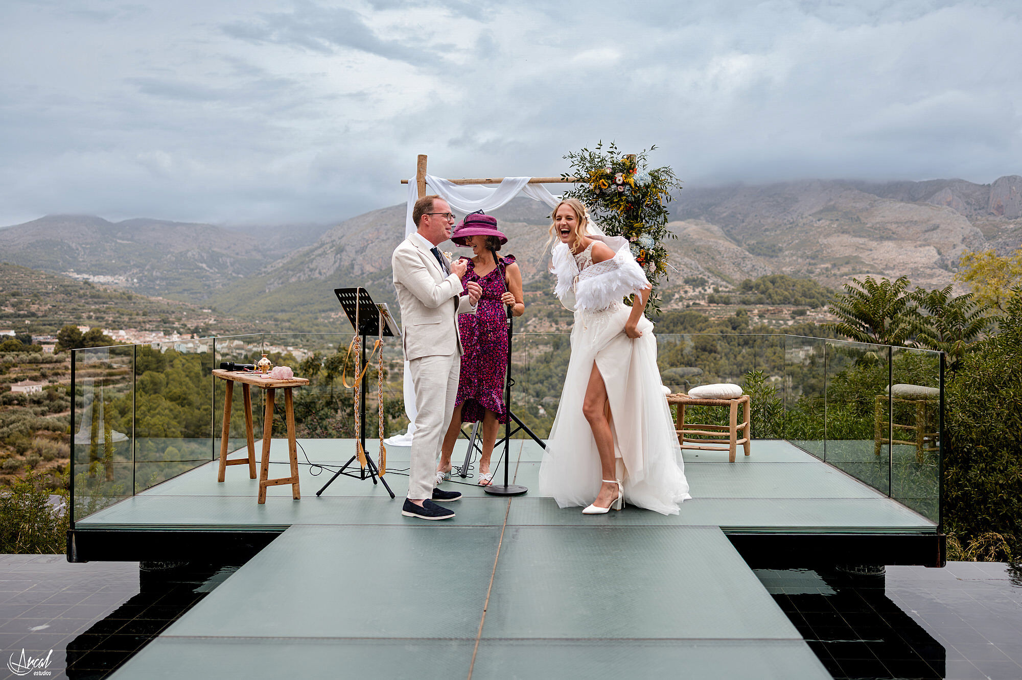024_boda-vivood-landscape-hotel-guadalest-novios-rio-hamish-arcal-estudios