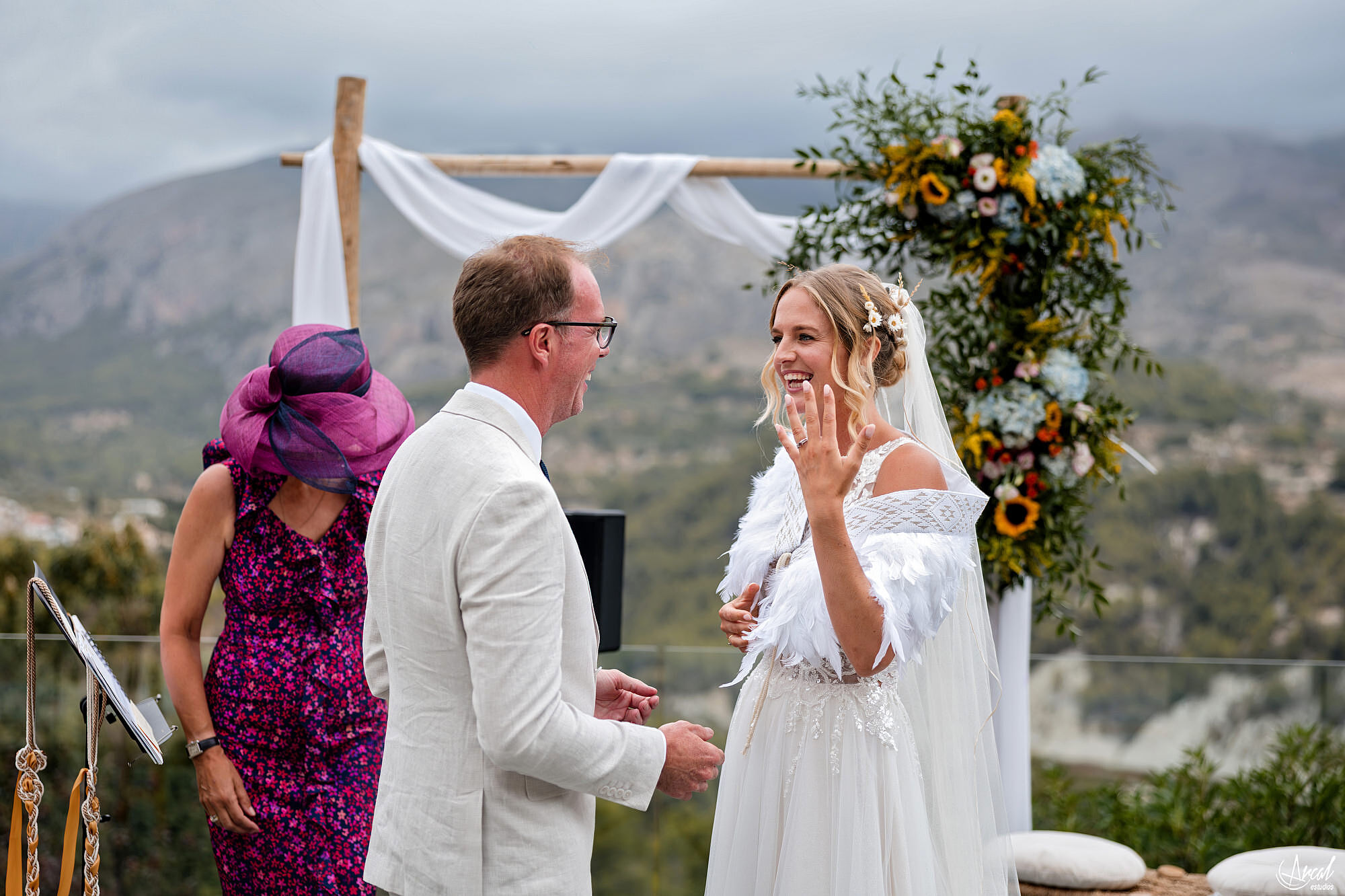 025_boda-vivood-landscape-hotel-guadalest-novios-rio-hamish-arcal-estudios
