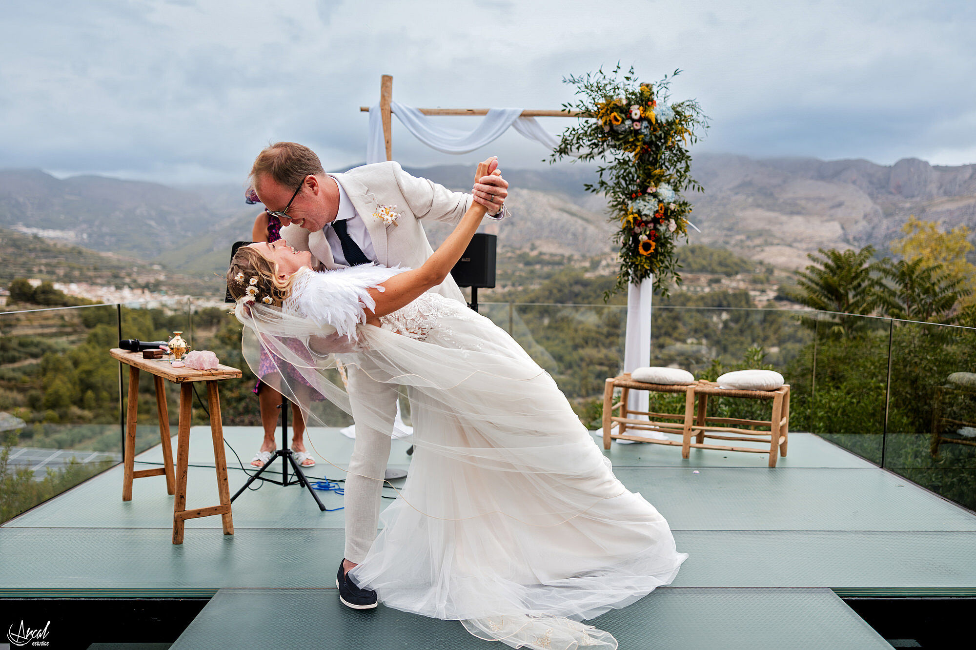 026_boda-vivood-landscape-hotel-guadalest-novios-rio-hamish-arcal-estudios