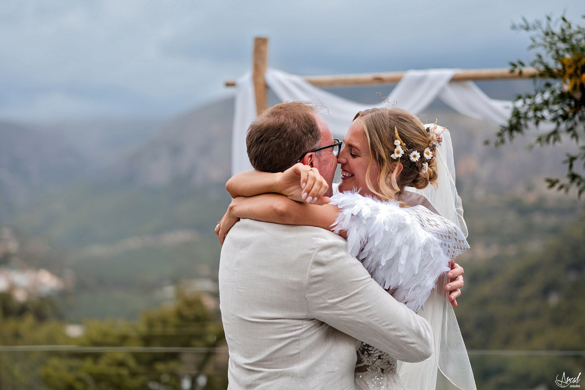 027_boda-vivood-landscape-hotel-guadalest-novios-rio-hamish-arcal-estudios
