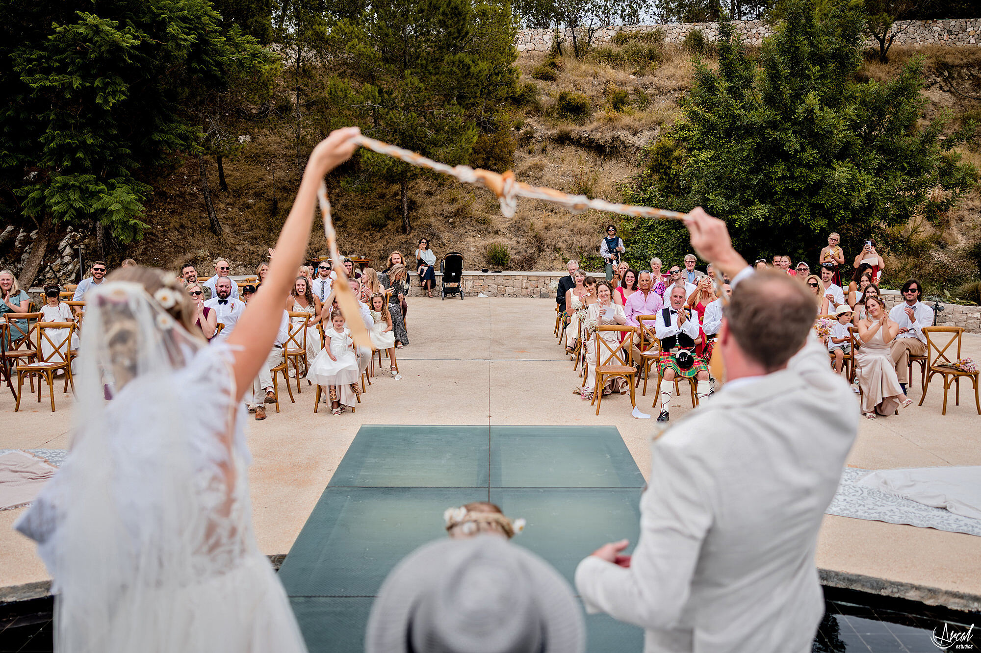 028_boda-vivood-landscape-hotel-guadalest-novios-rio-hamish-arcal-estudios