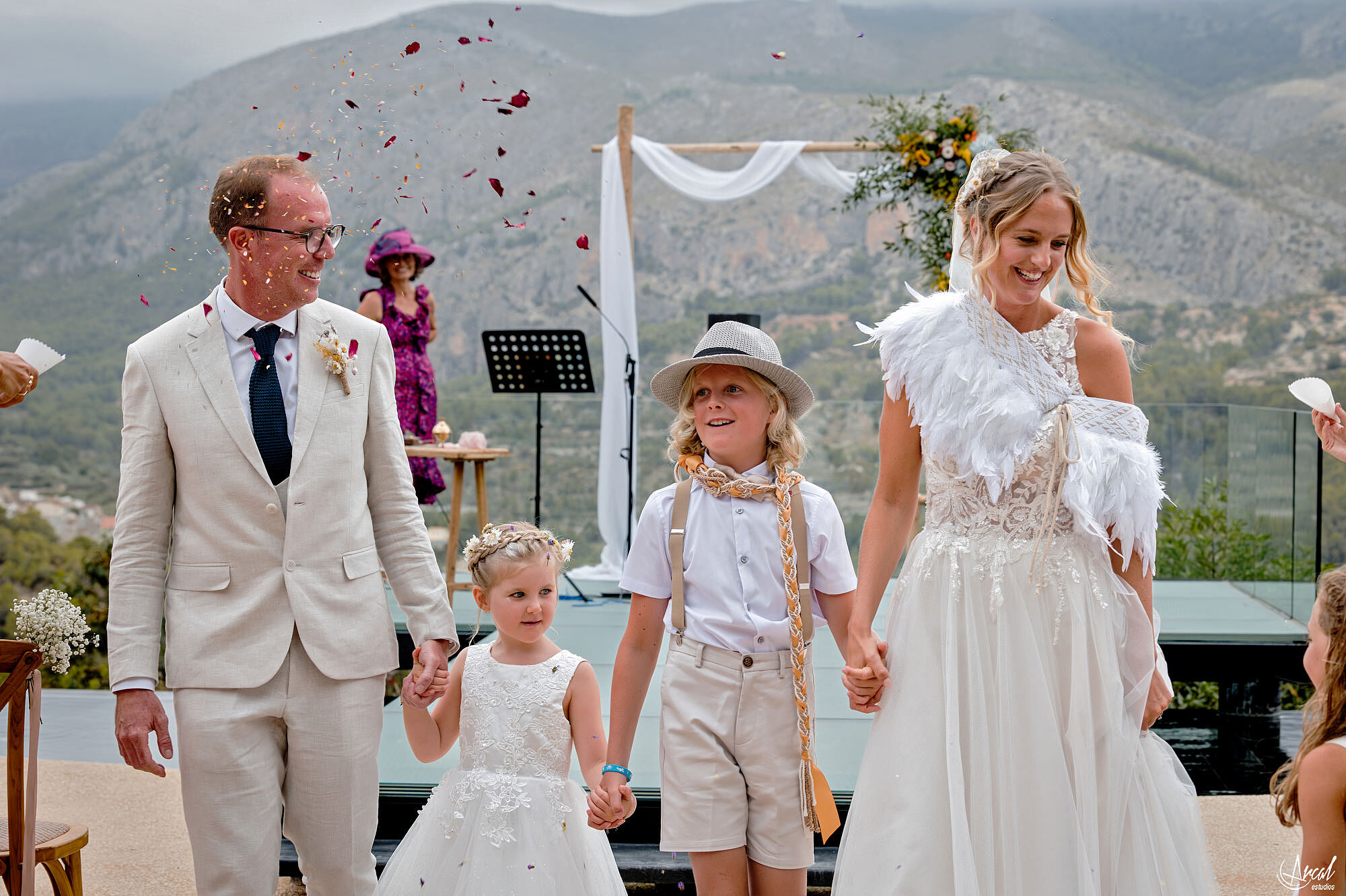 029_boda-vivood-landscape-hotel-guadalest-novios-rio-hamish-arcal-estudios