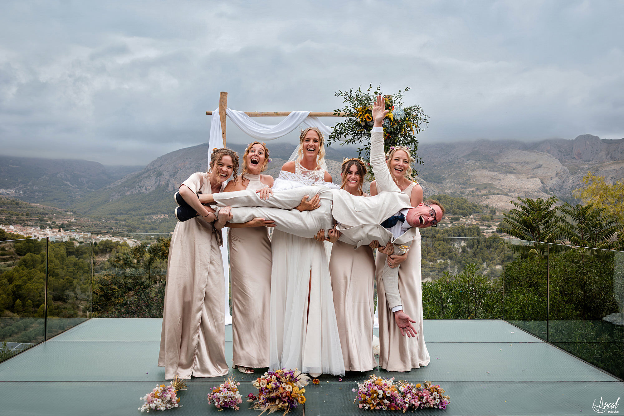 030_boda-vivood-landscape-hotel-guadalest-novios-rio-hamish-arcal-estudios