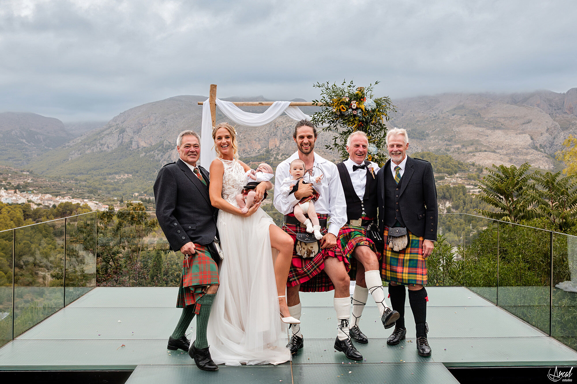 032_boda-vivood-landscape-hotel-guadalest-novios-rio-hamish-arcal-estudios