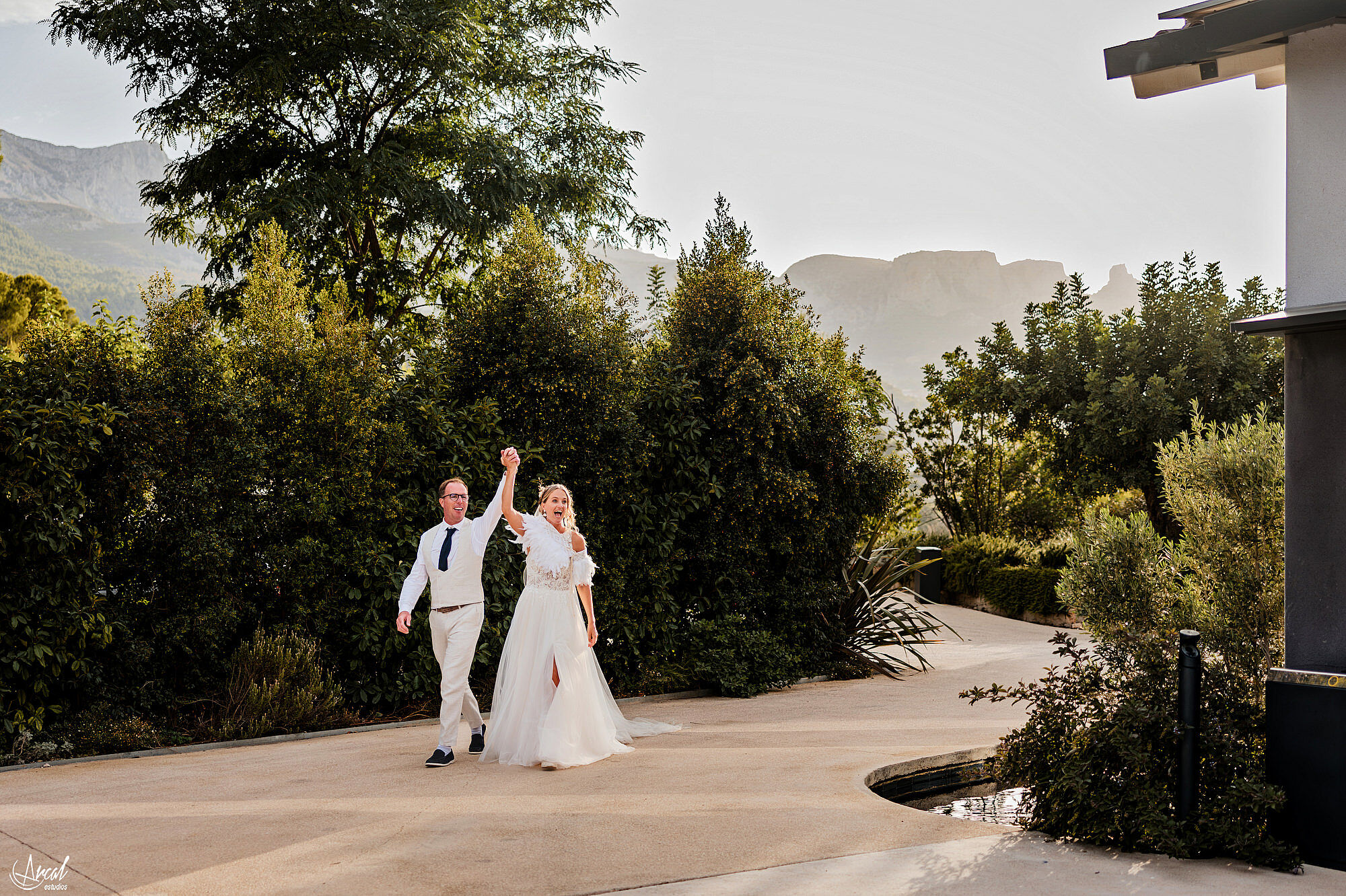 036_boda-vivood-landscape-hotel-guadalest-novios-rio-hamish-arcal-estudios