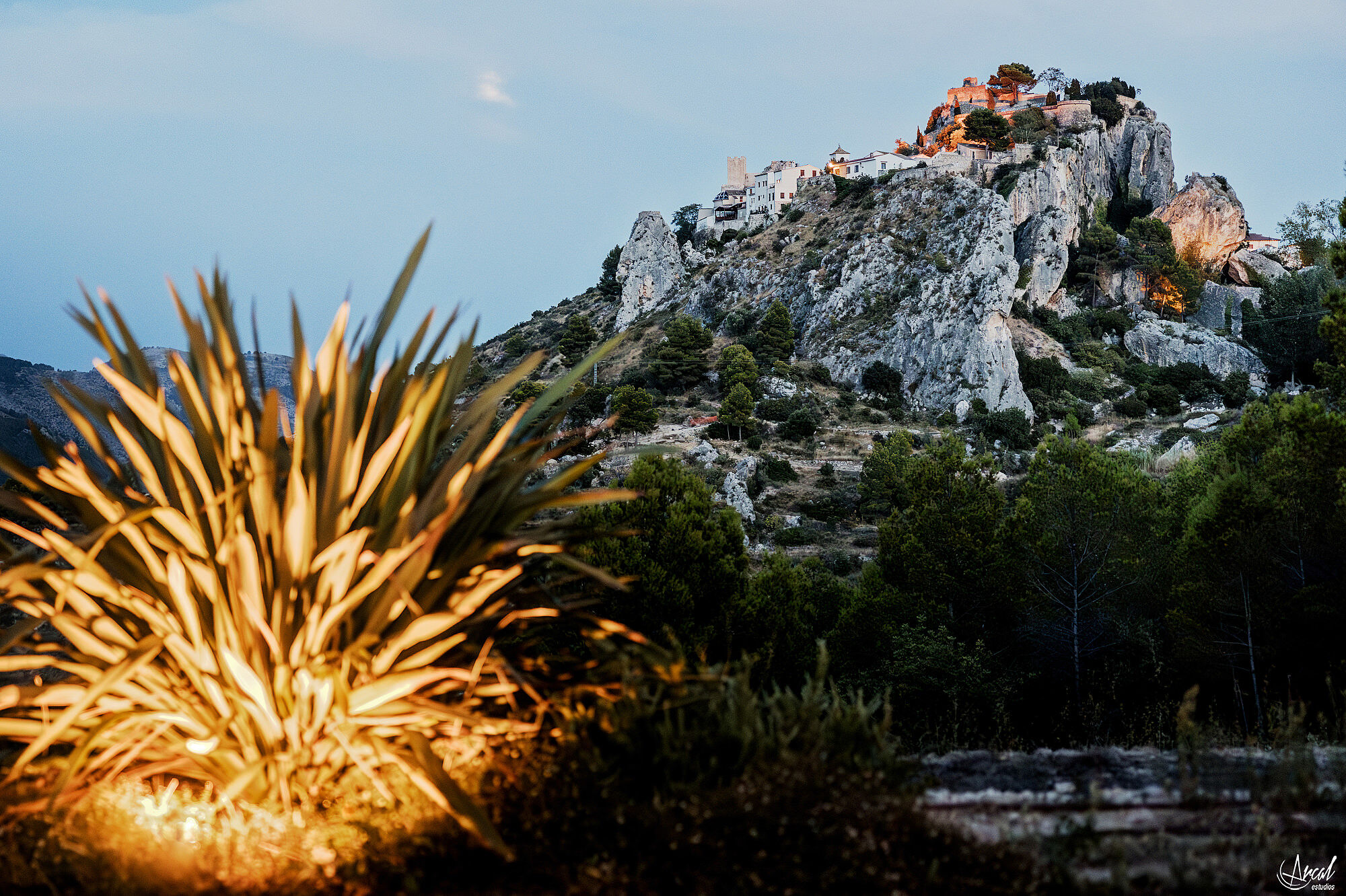 037_boda-vivood-landscape-hotel-guadalest-novios-rio-hamish-arcal-estudios